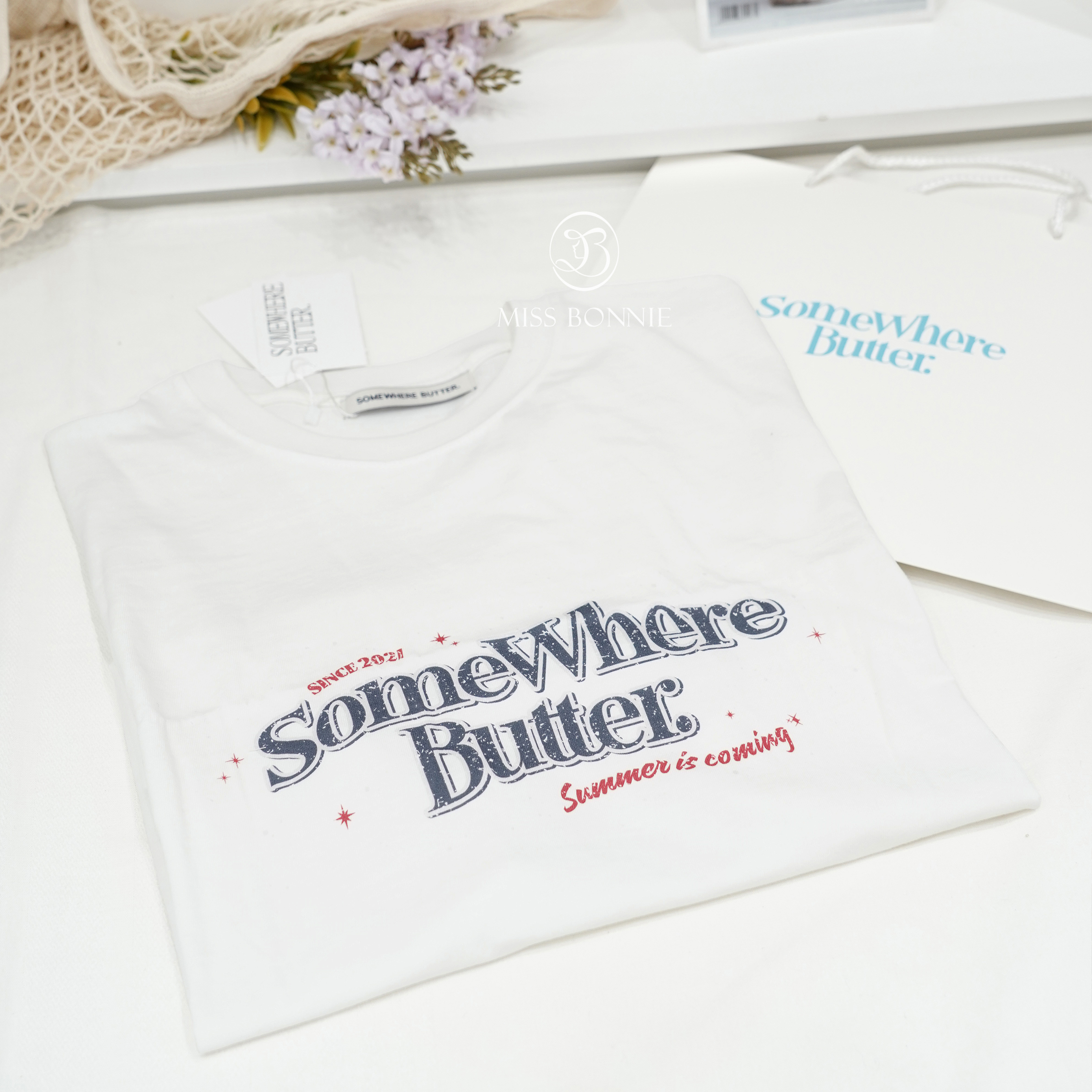 SOMEWHERE BUTTER復古草寫LOGO短袖T(共3色)