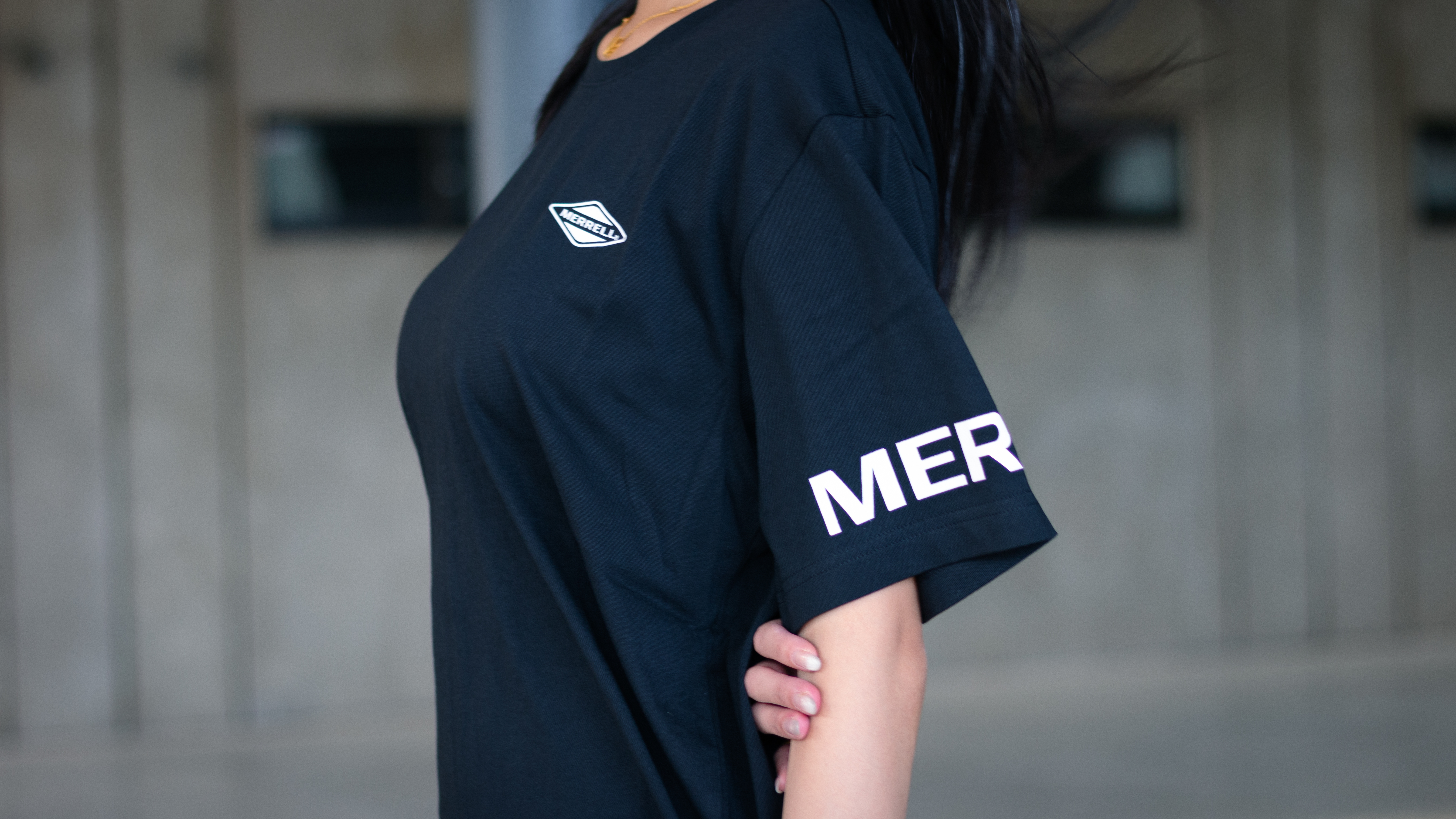 【現貨】MERRELL 戶外機能反光LOGO短袖上衣｜黑色 MLU2A5HT2999