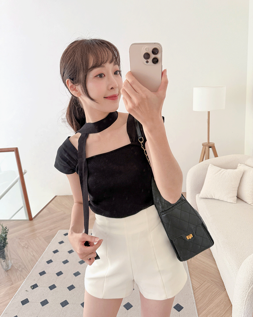 LINA LINA柔美時分純色側抓皺上衣附繞帶-高貴黑