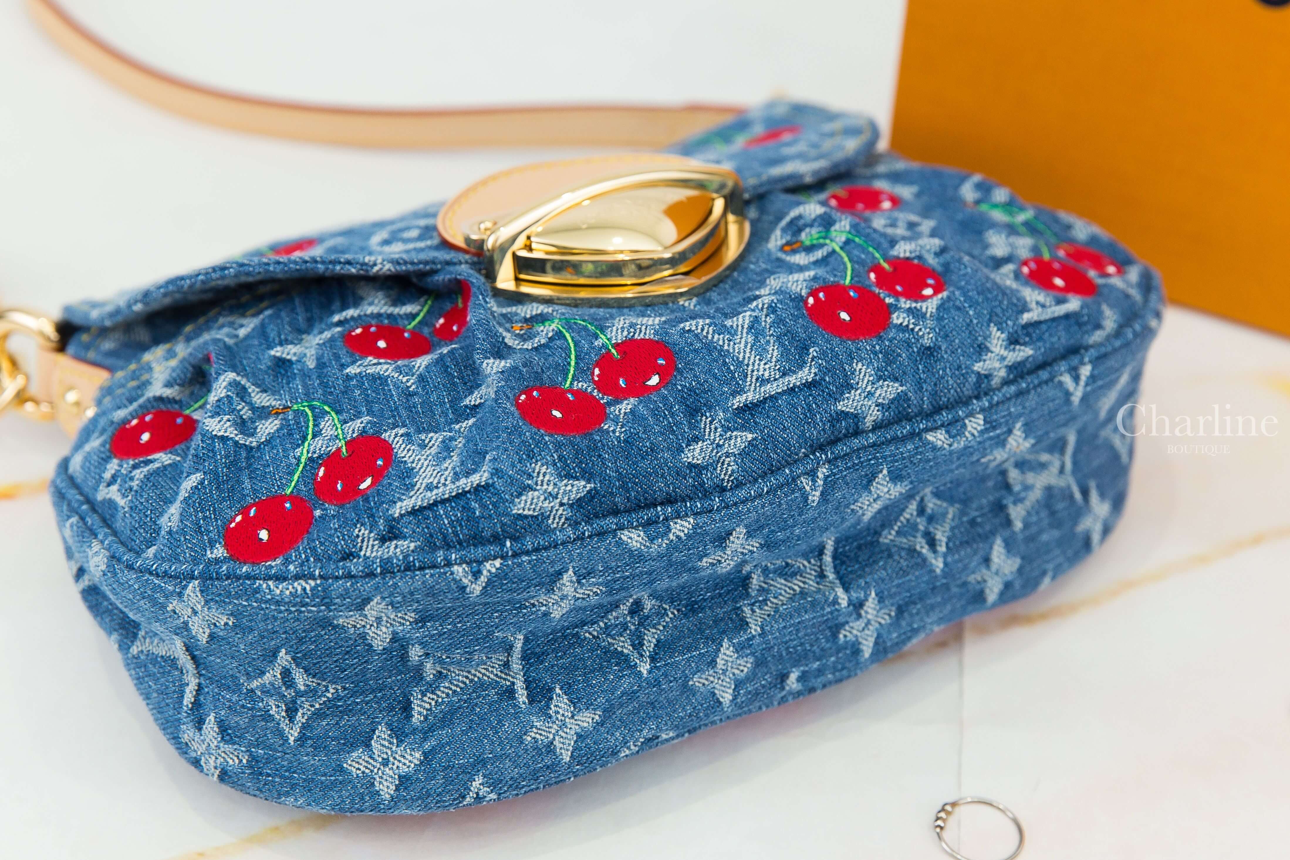 Louis Vuitton LV x TM Sunset Bag 聯名款丹寧藍滿版白色老花紅色微笑櫻桃紅字牛仔布金釦手提肩背包-Charline Boutique 精品代購