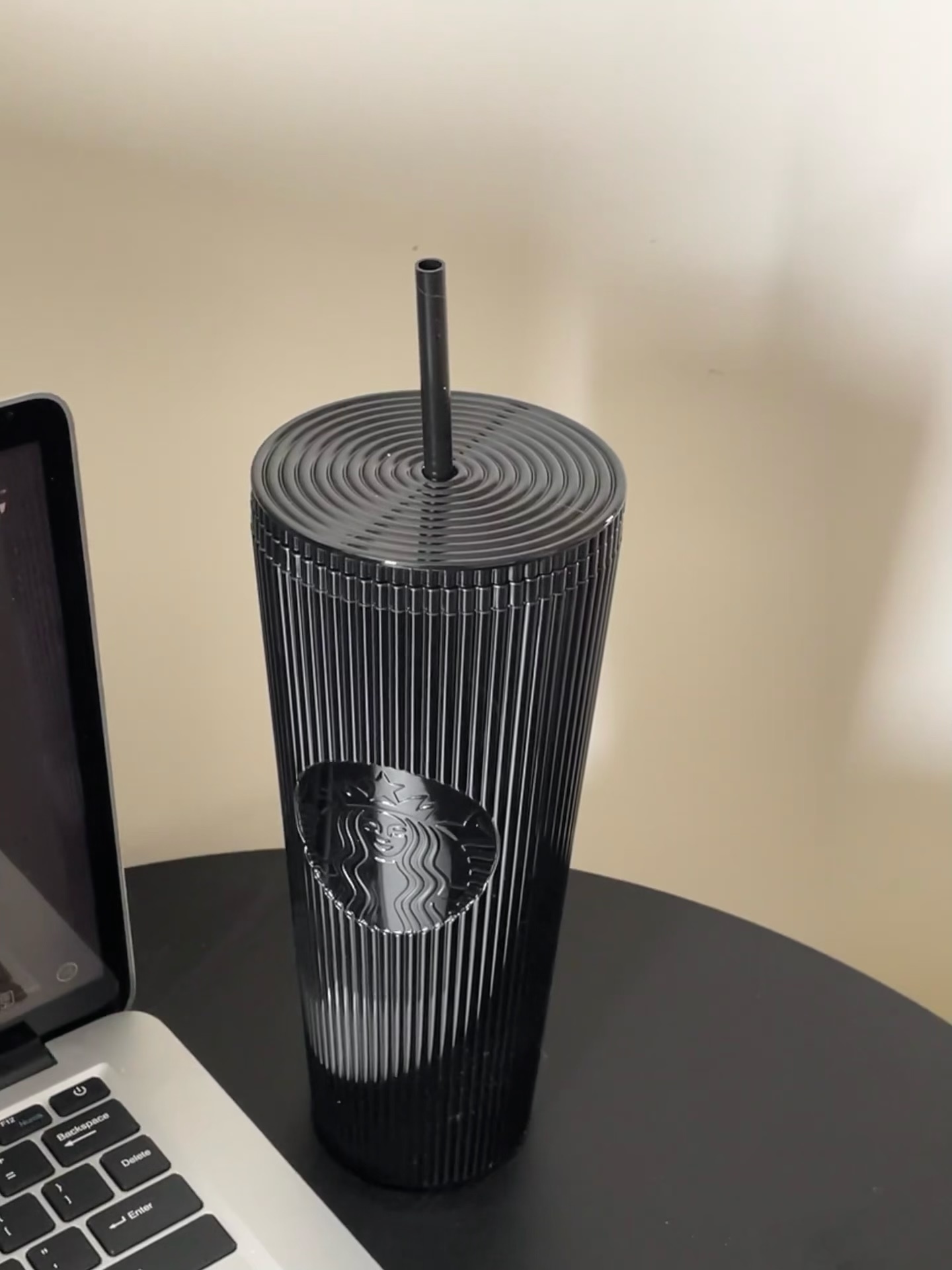 Starbucks 星巴克 酷黑 豎條紋吸管杯 全黑 高顏值 薯條杯 冷水杯 環保杯