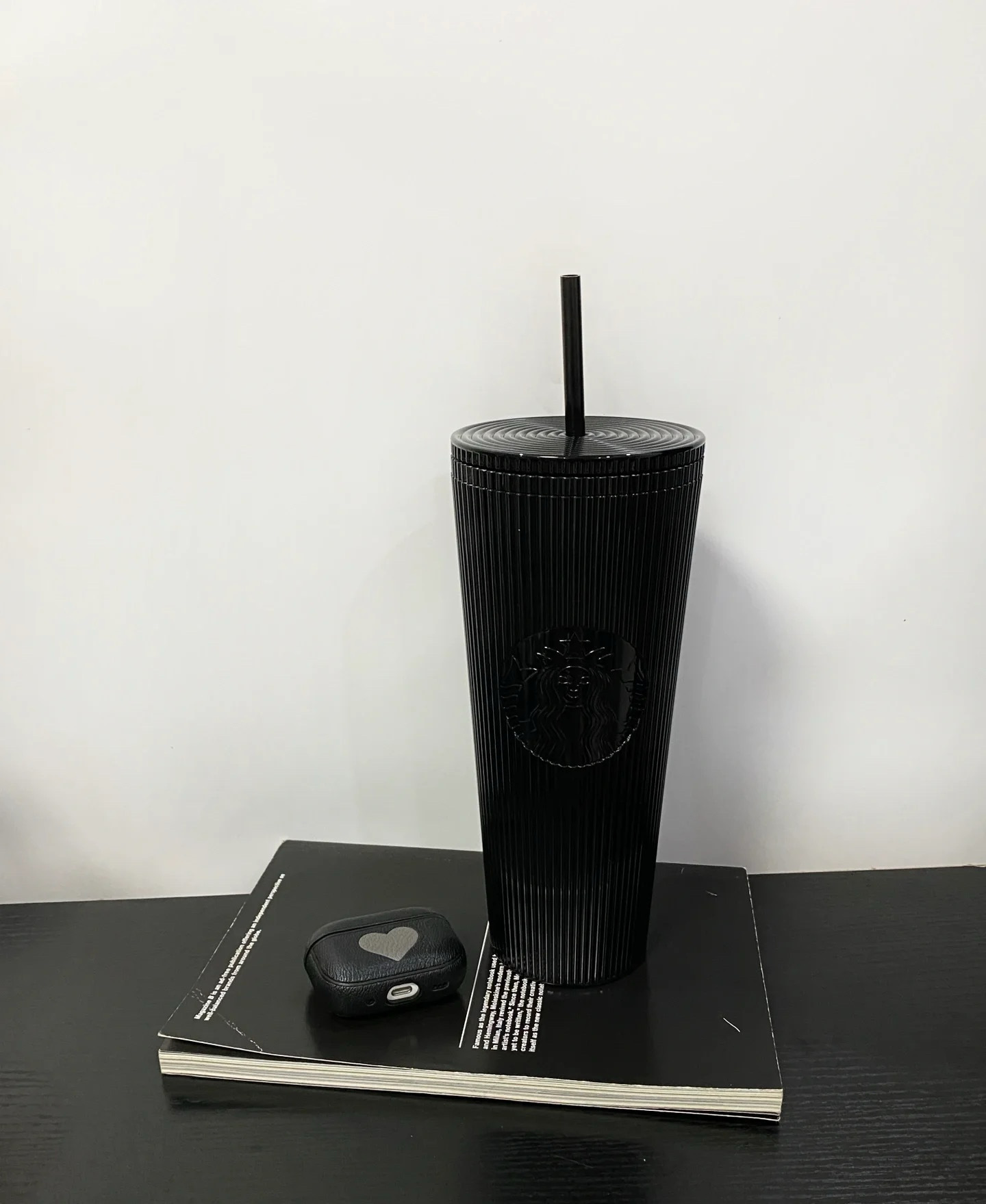 Starbucks 星巴克 酷黑 豎條紋吸管杯 全黑 高顏值 薯條杯 冷水杯 環保杯