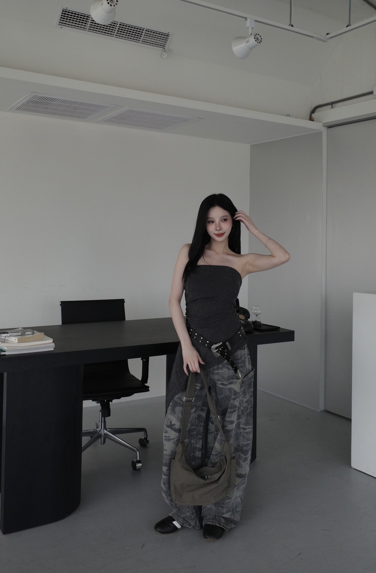 <女裝現貨💗> D118 水洗迷彩大口袋刷破彎刀褲 一色