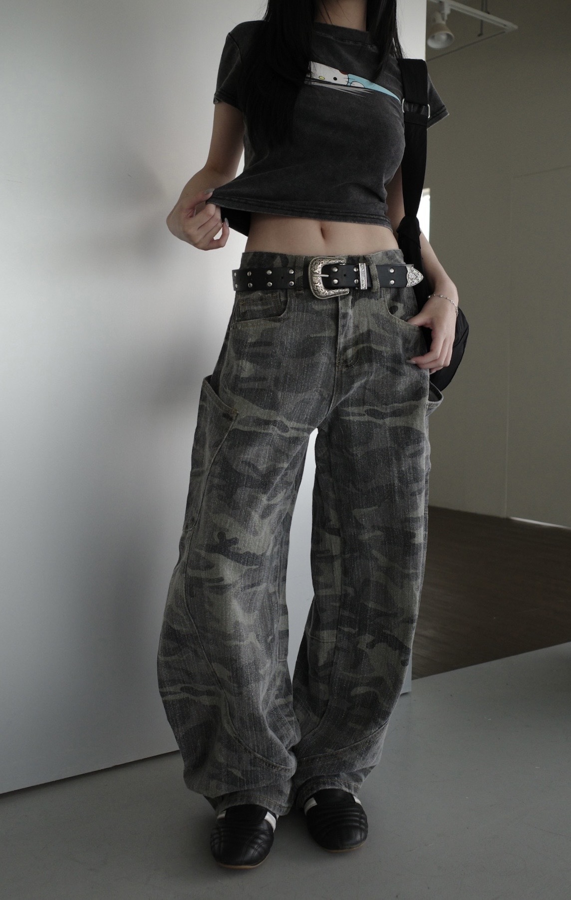 <女裝現貨💗> D118 水洗迷彩大口袋刷破彎刀褲 一色