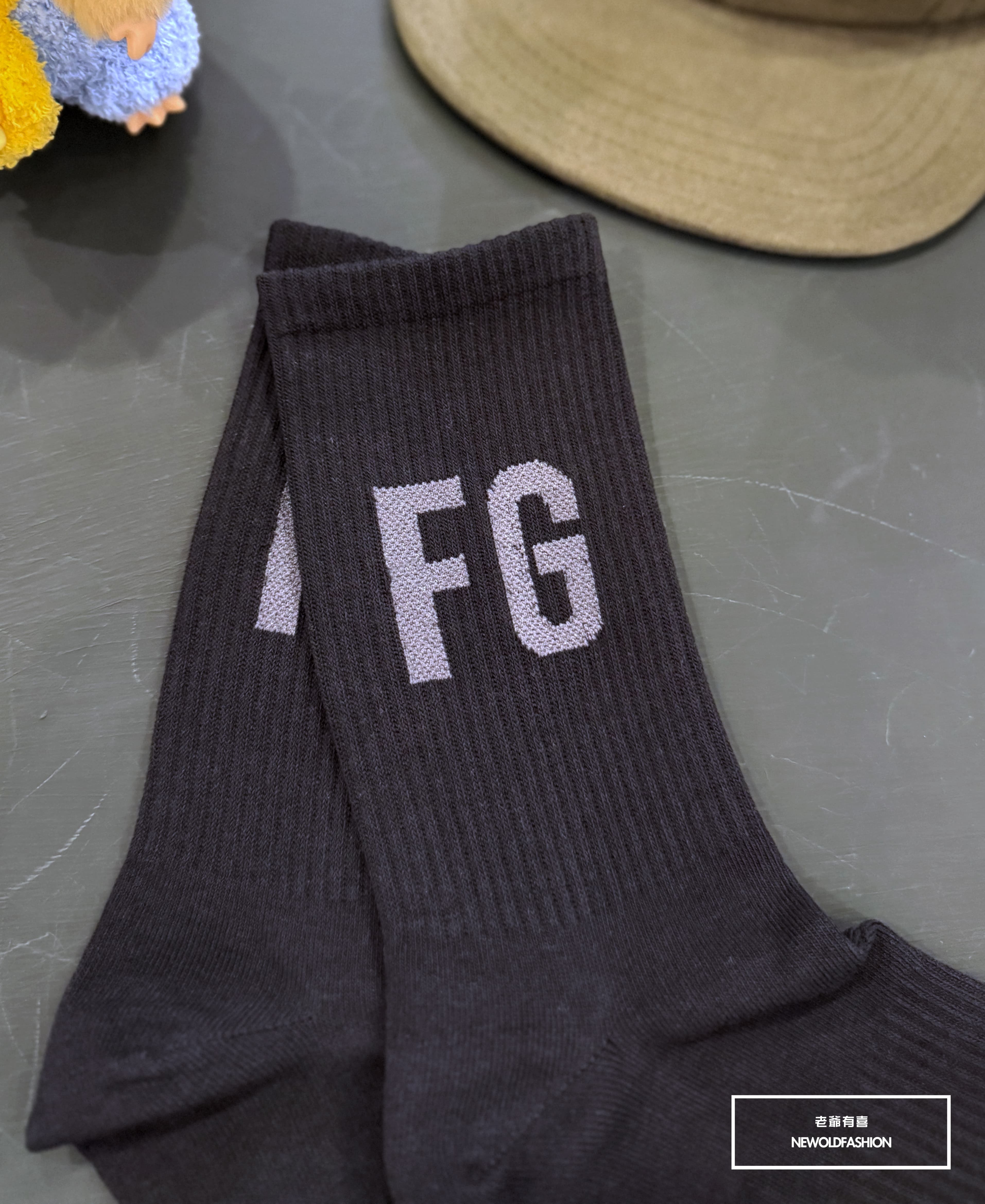 『新品上市』重磅FG英字高筒襪-黑