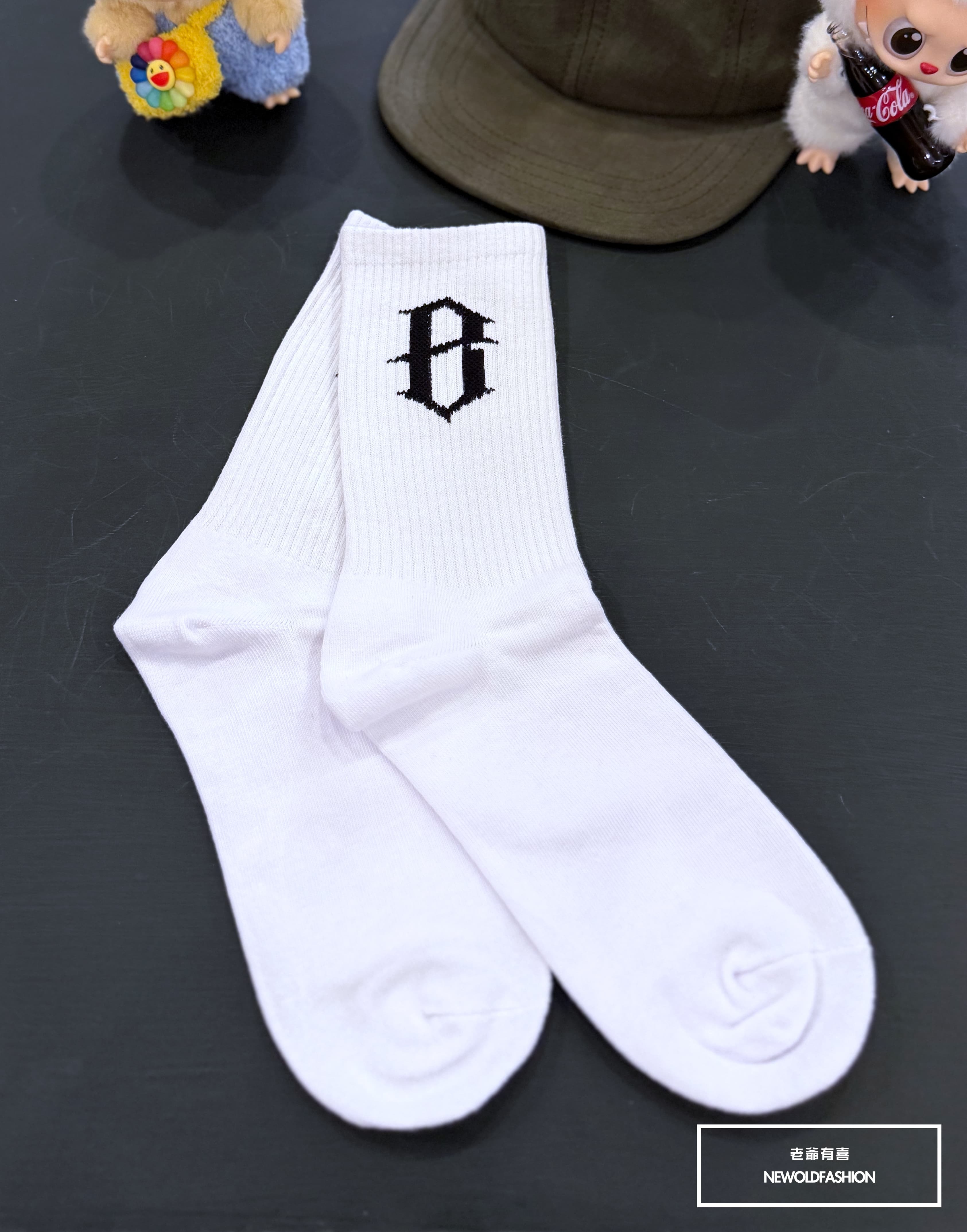 『新品上市』重磅羅馬o高筒襪-白
