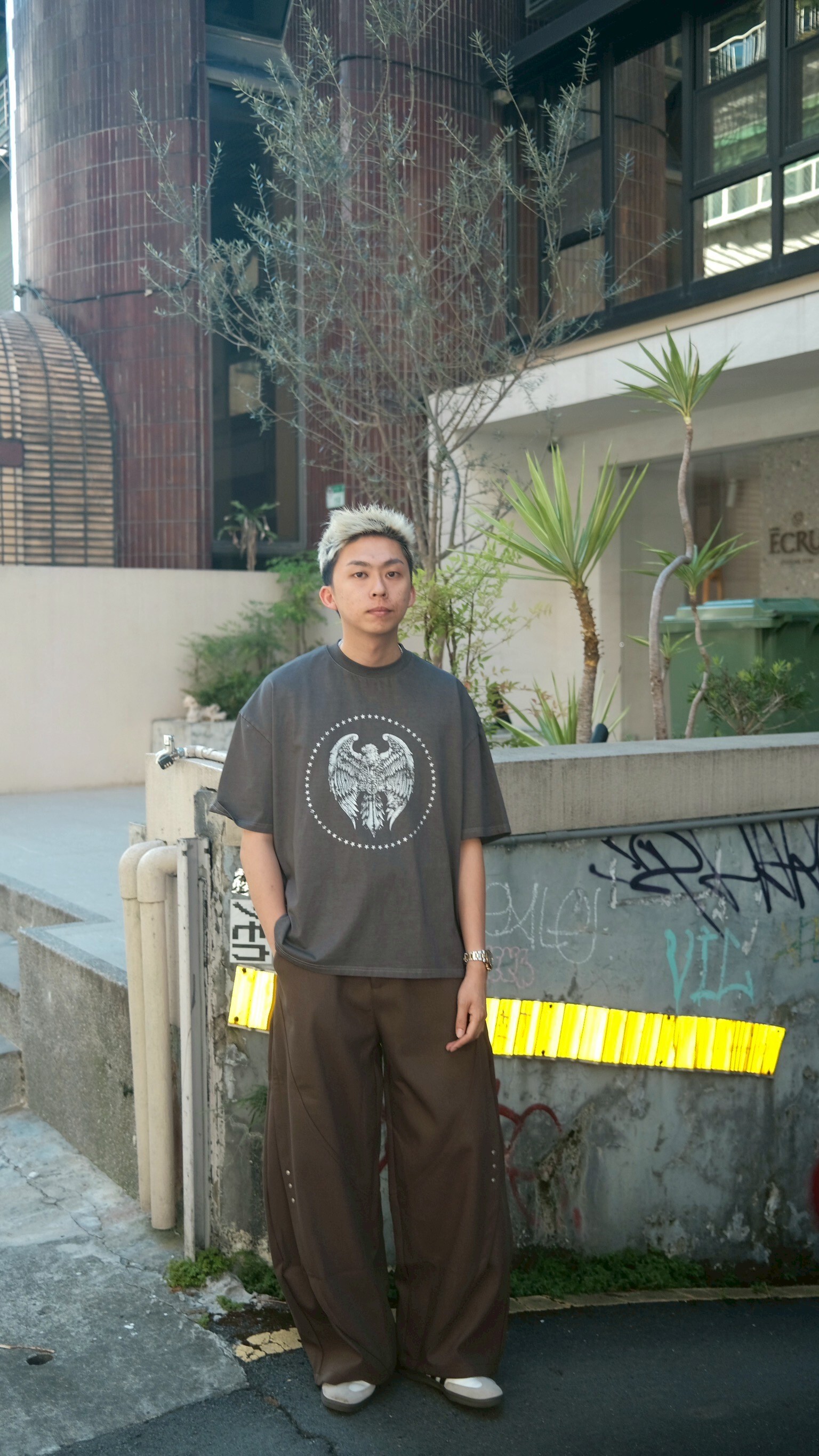 重磅剪裁彎刀褲