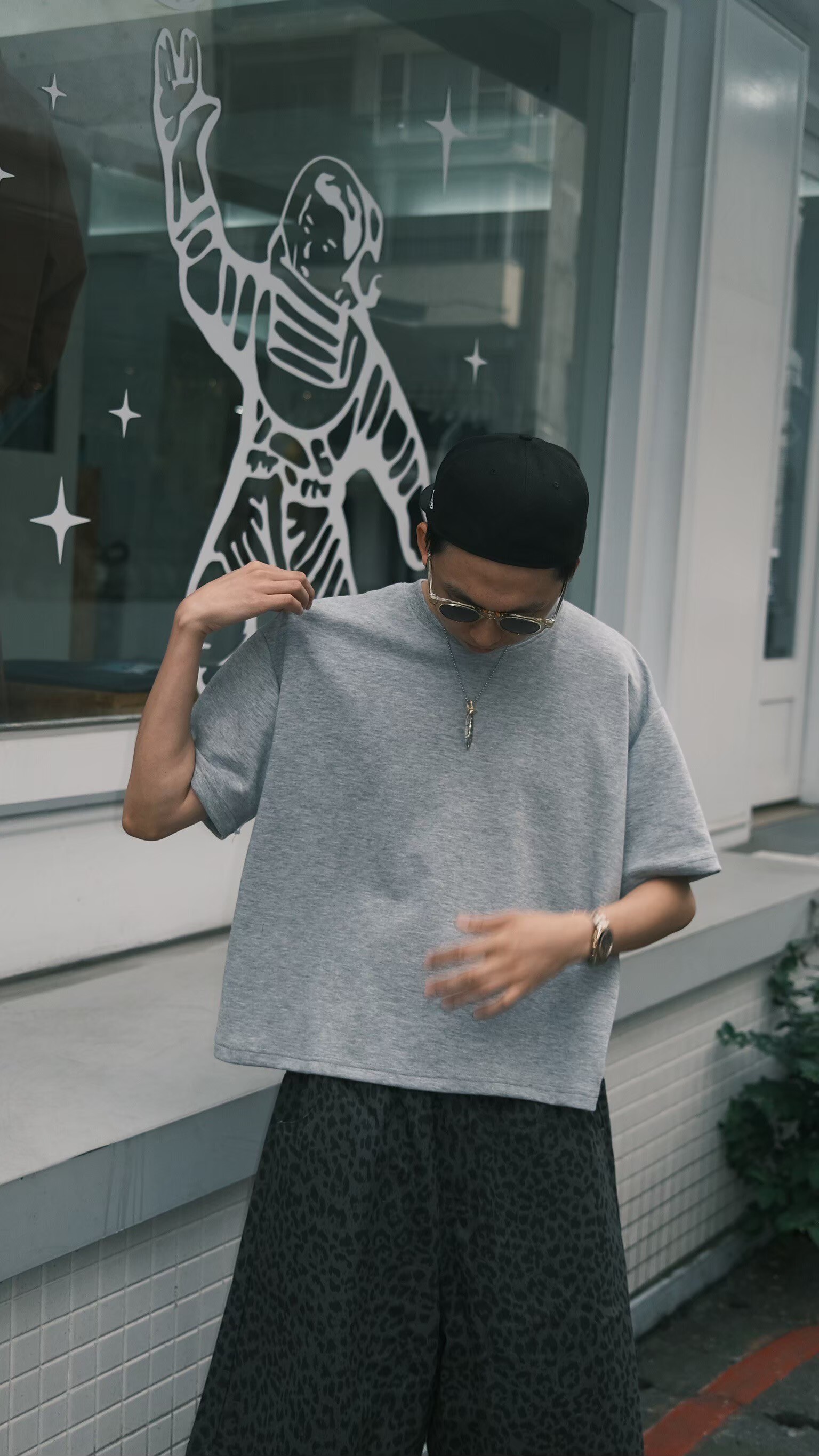 素面寬短版上衣