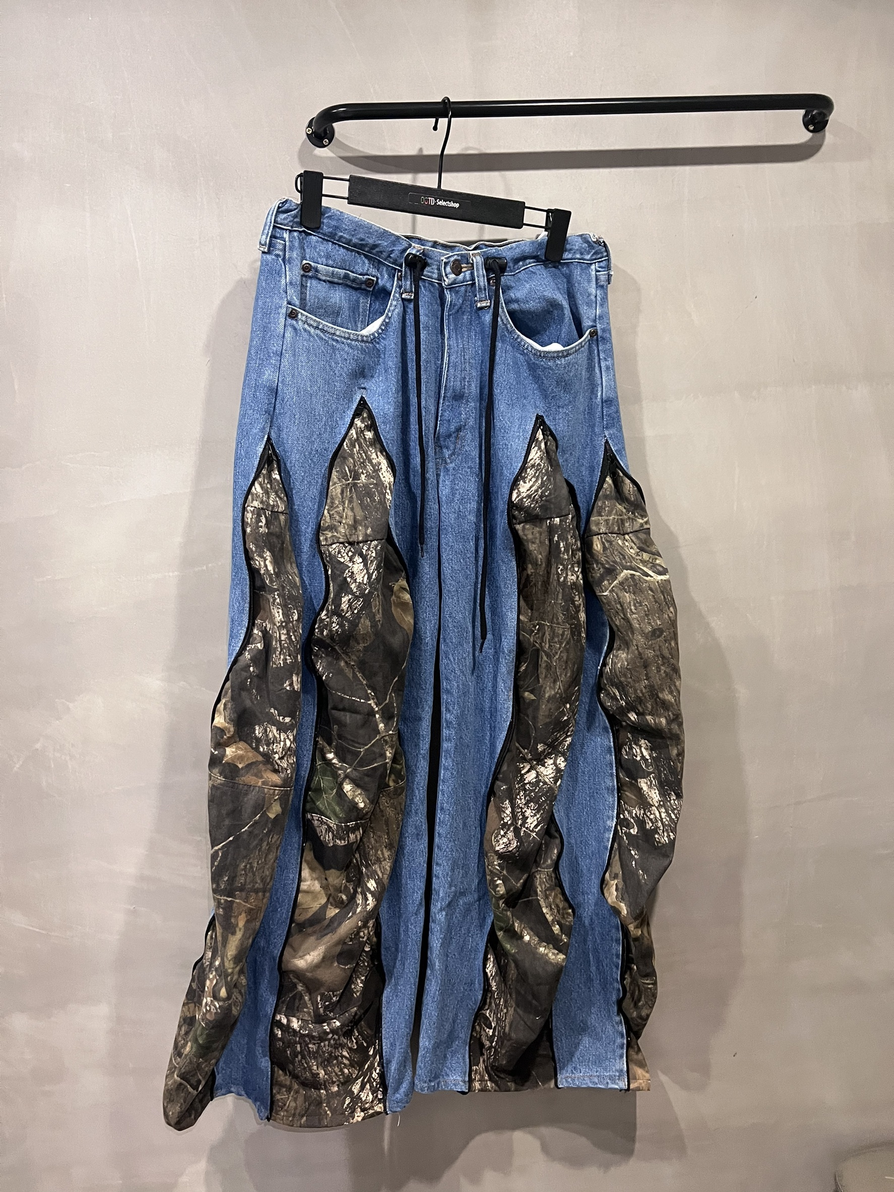 特殊剪裁拉鍊設計樹枝褲