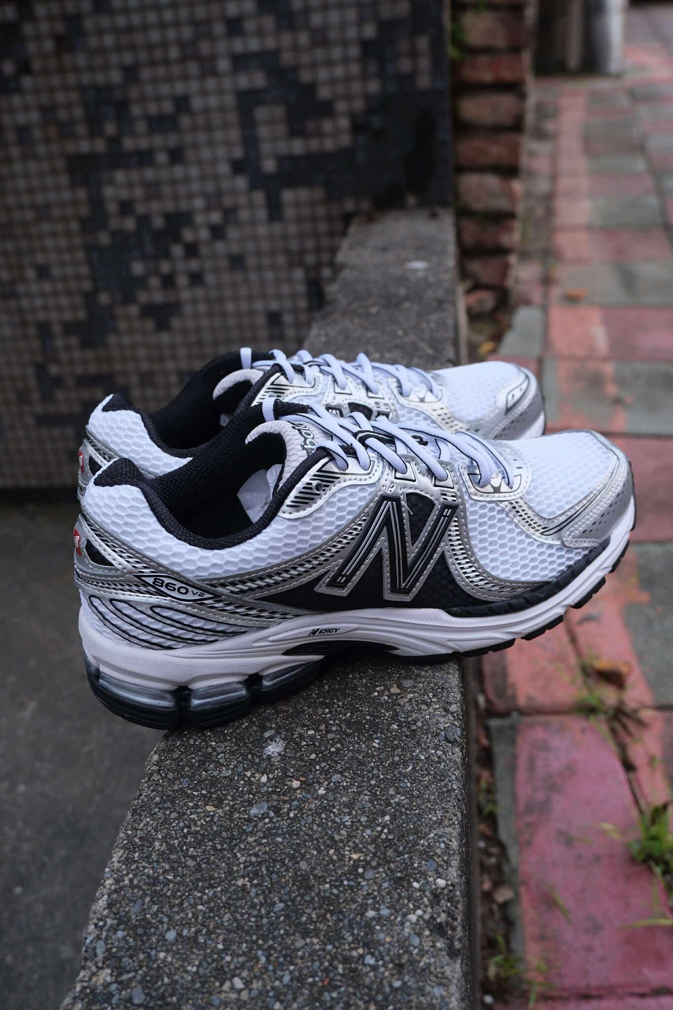 New Balance 860 v2 復古 休閒鞋 運動鞋 液態銀 Y2K 白黑銀 ML860XD