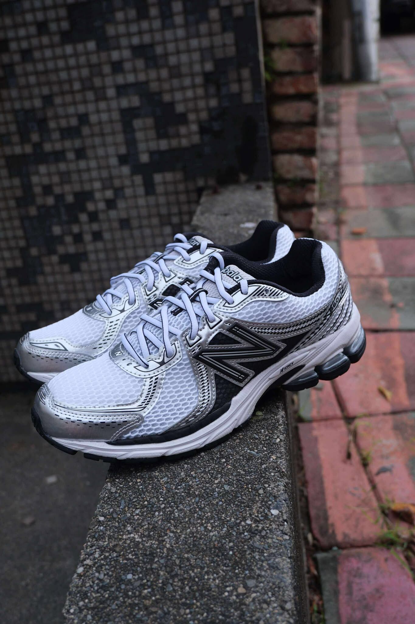 New Balance 860 v2 復古 休閒鞋 運動鞋 液態銀 Y2K 白黑銀 ML860XD