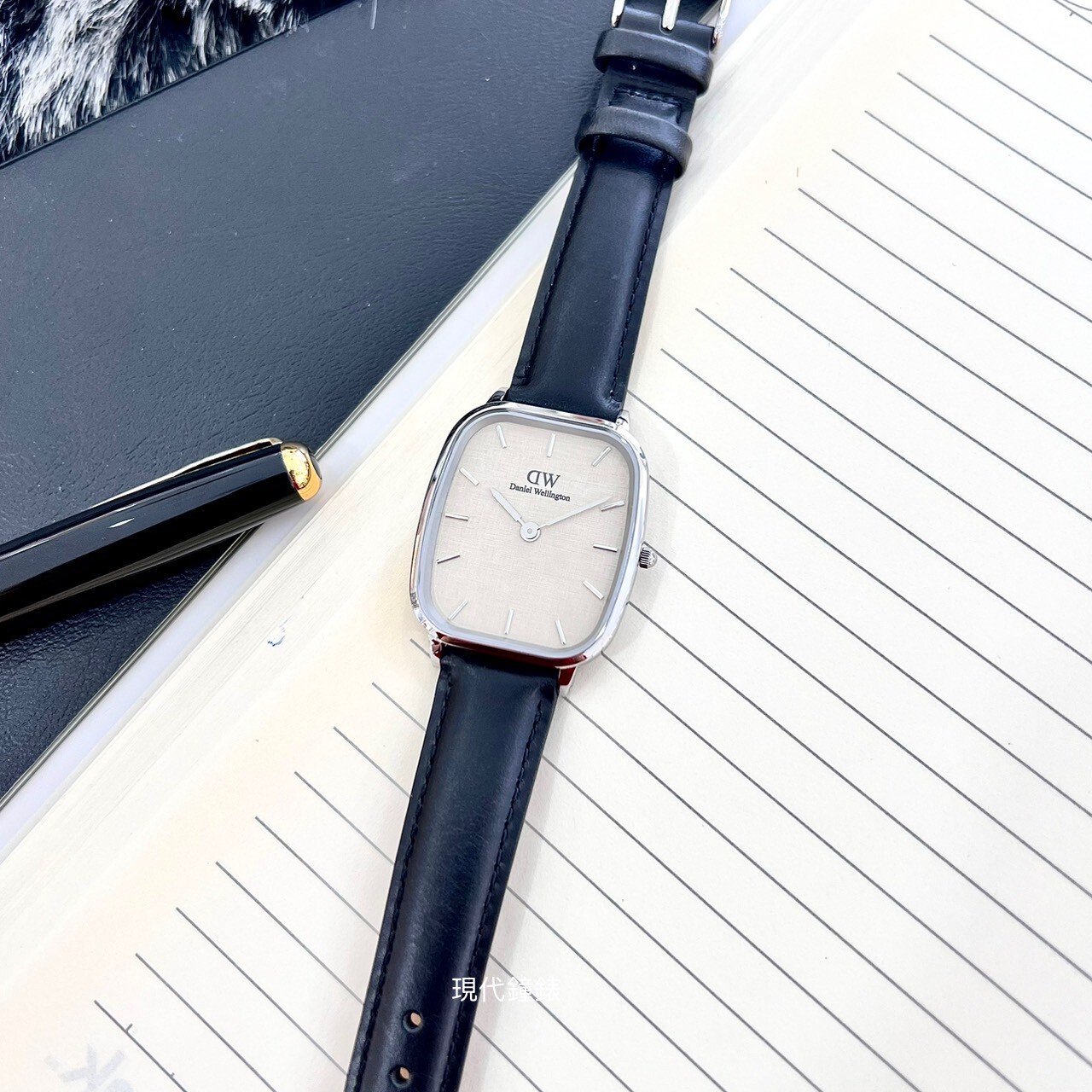 【DW Daniel Wellington】復古織紋真皮皮革方錶 DW00100813 32mm 現代鐘錶