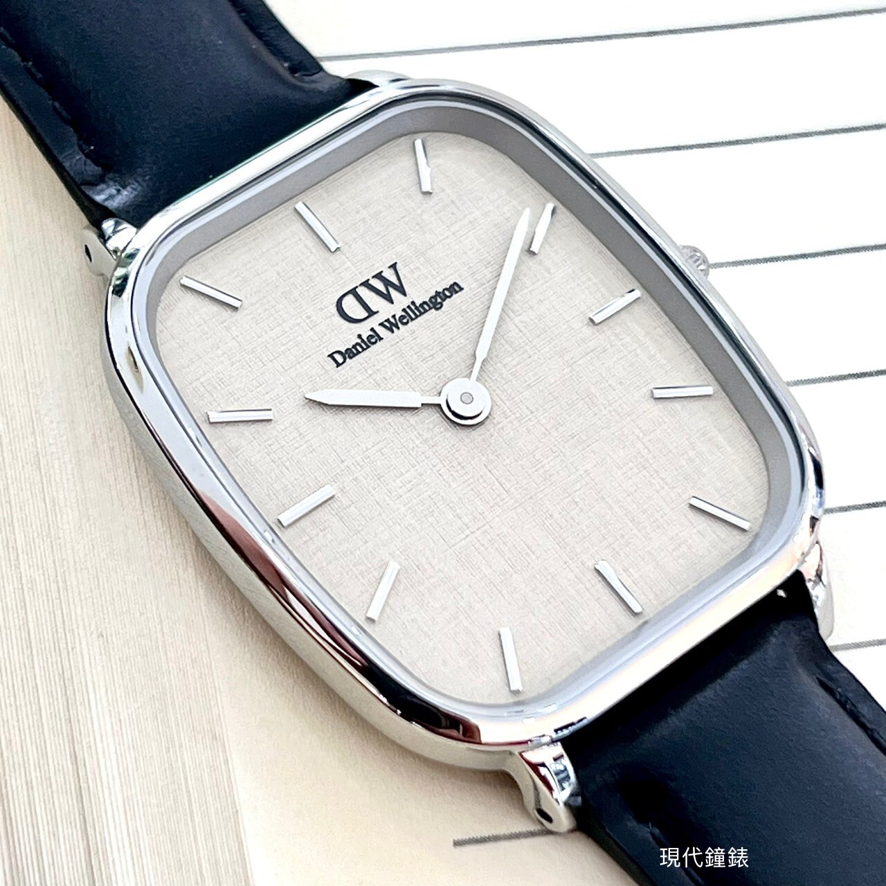 【DW Daniel Wellington】復古織紋真皮皮革方錶 DW00100813 32mm 現代鐘錶