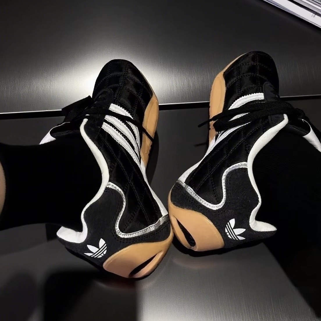 ADIDAS ORIGINALS ADIRACER 黑白 氣墊 尼龍 菱格風 焦糖底 休閒 男鞋  JQ5757