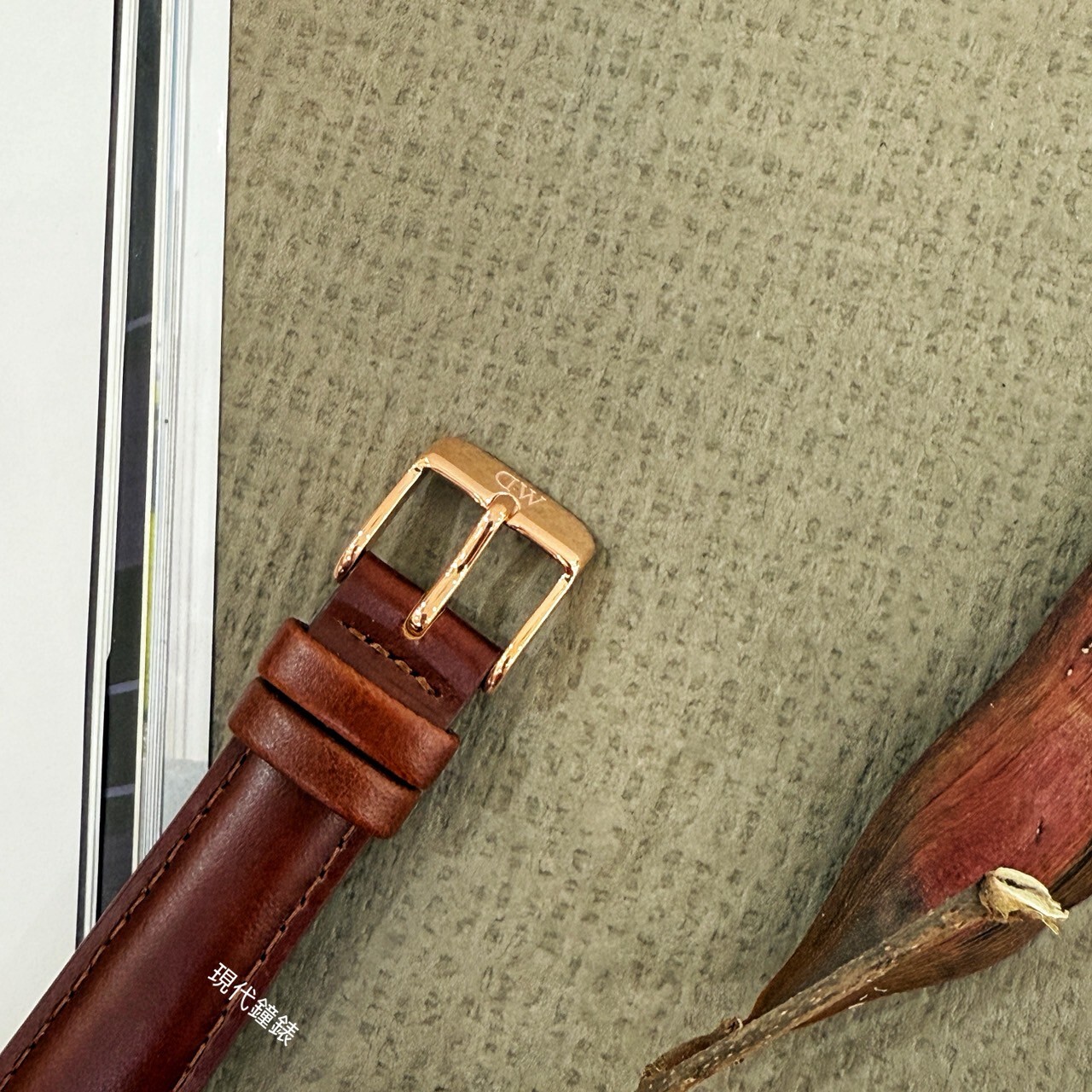 【DW Daniel Wellington】復古織紋真皮皮革方錶 DW00100816 32mm 現代鐘錶