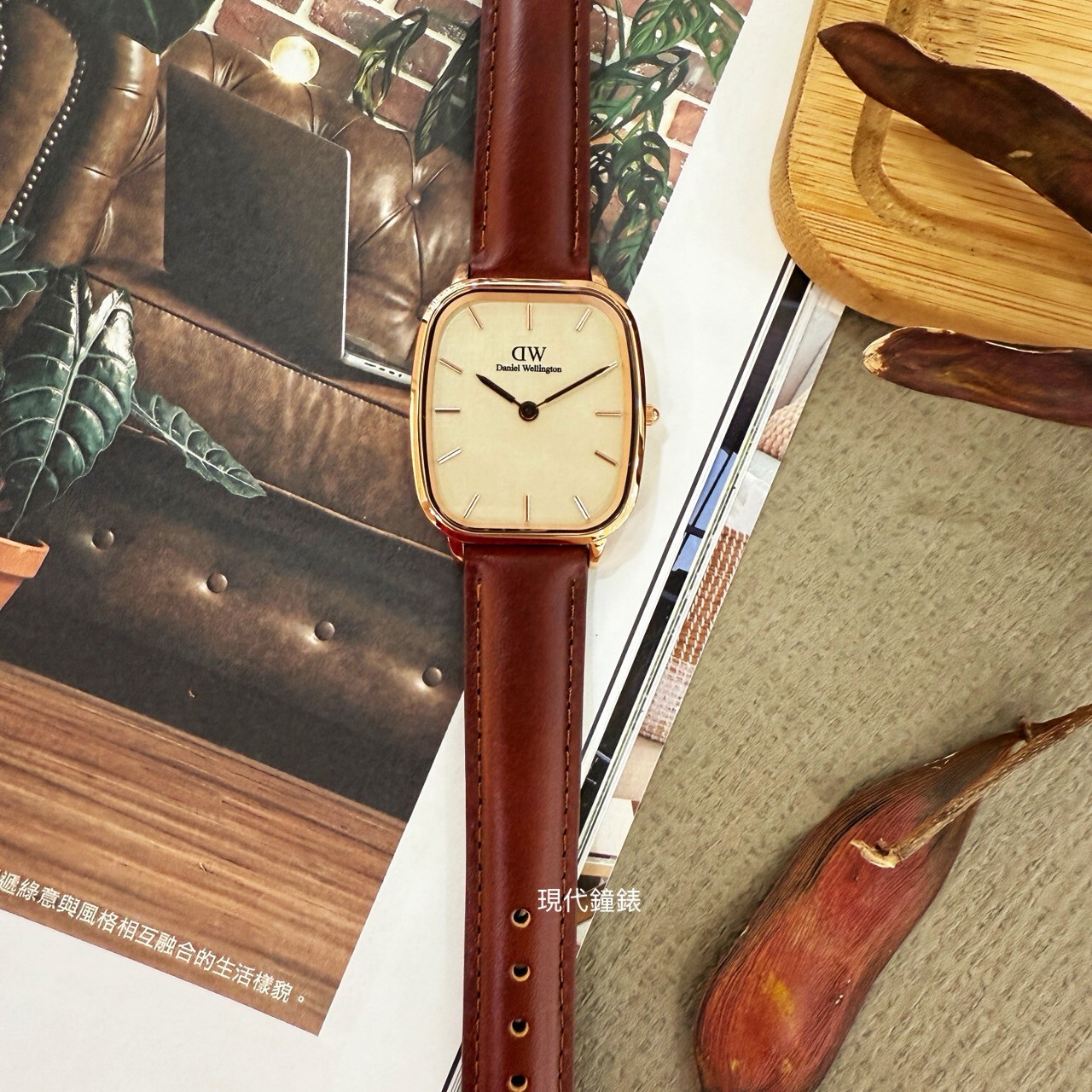 【DW Daniel Wellington】復古織紋真皮皮革方錶 DW00100816 32mm 現代鐘錶