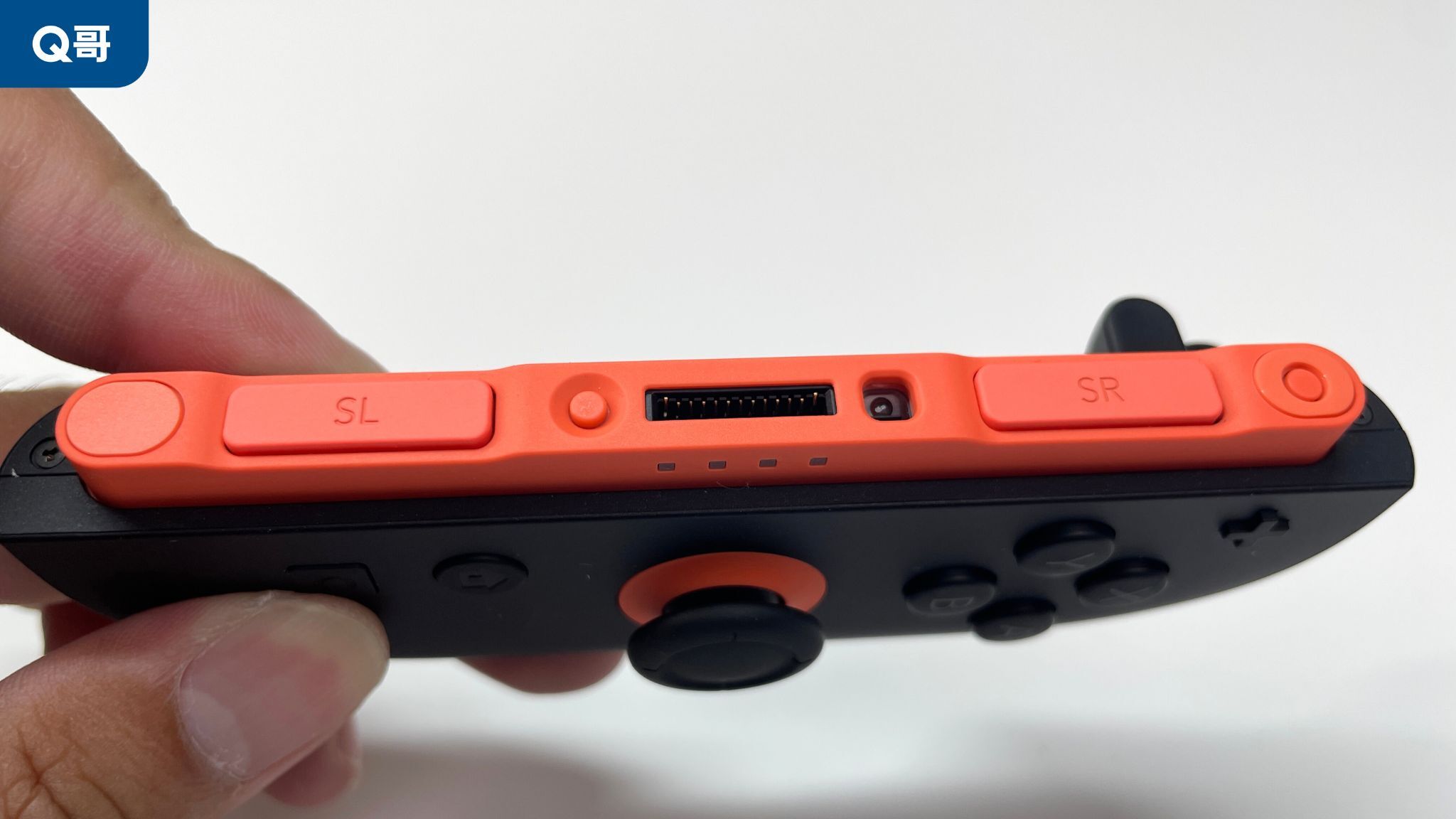 Switch 2 Joy-Con 磁吸設計