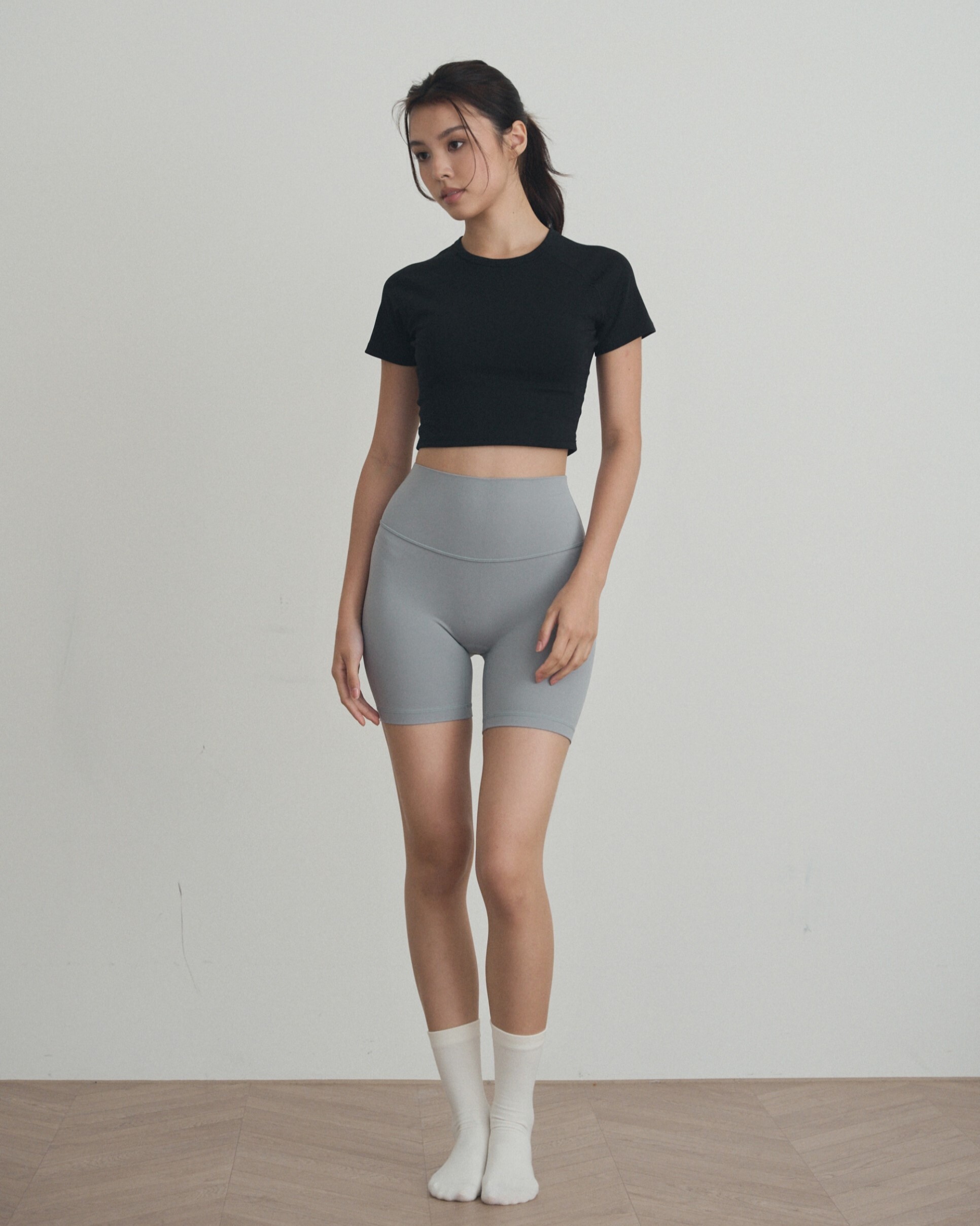 【雲感T】寬鬆短版棉柔短袖T-經典黑