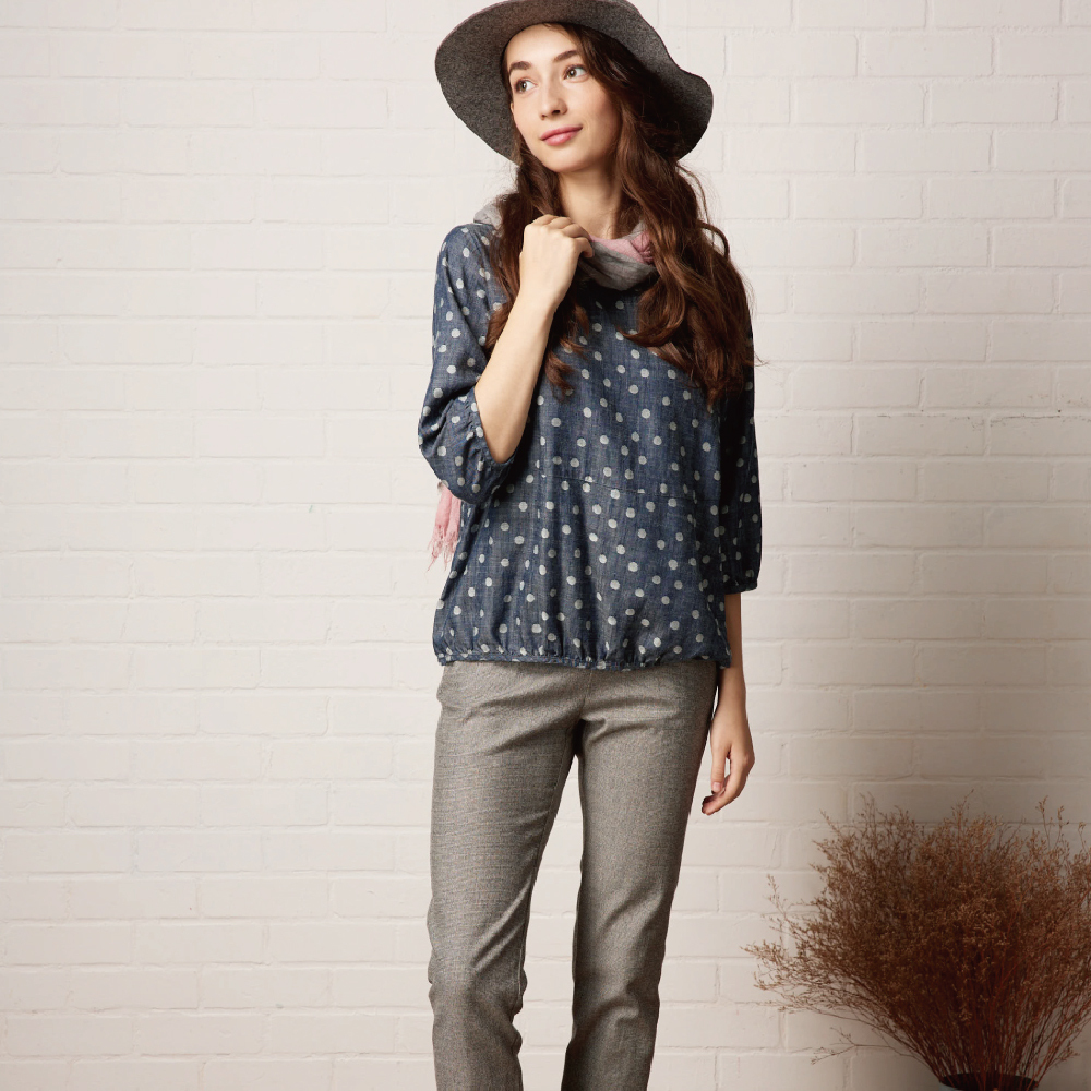 PIPPY優雅點點7分袖圓領上衣 丈青