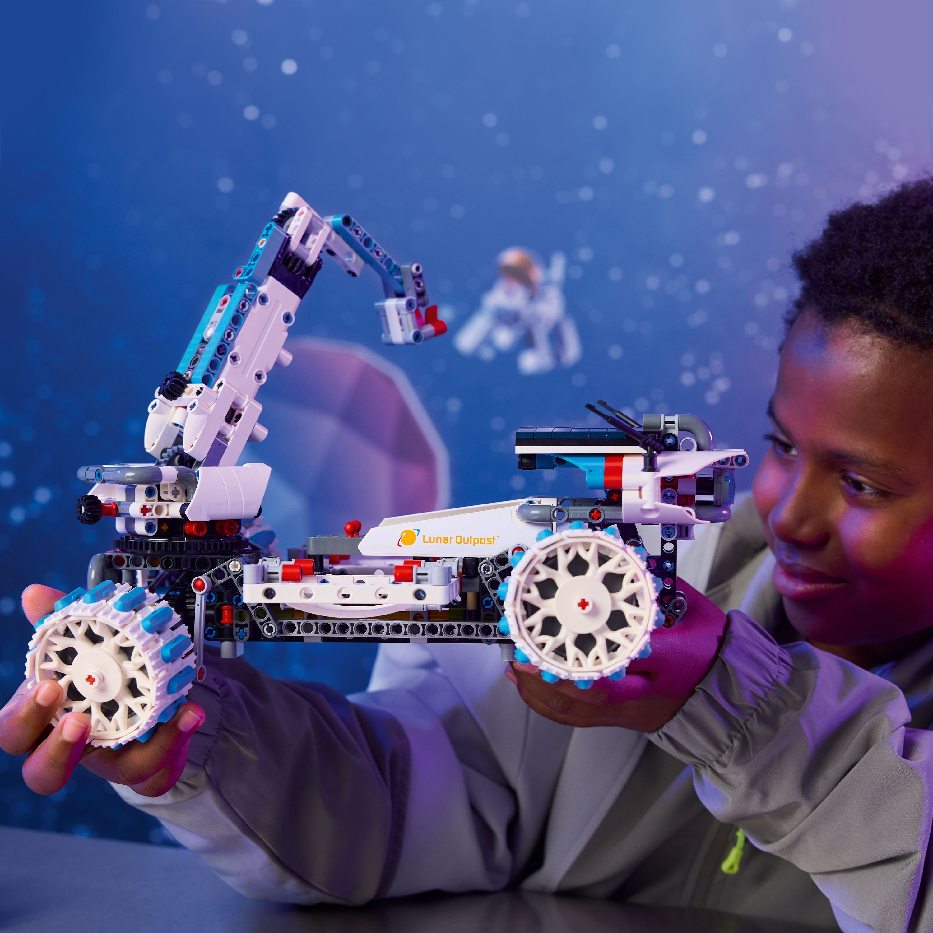 42211 Lunar Outpost™ 月球車太空載具