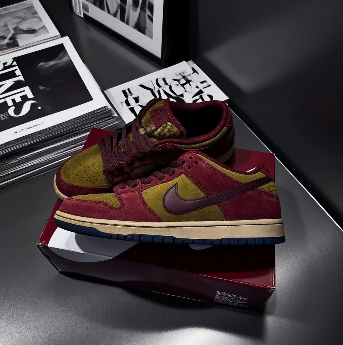 男鞋 NIKE SB DUNK LOW PRO 'Red and Olive Flak' 橄欖綠酒紅 麂皮 休閒 運動 復古 滑板鞋【HQ1625-600】