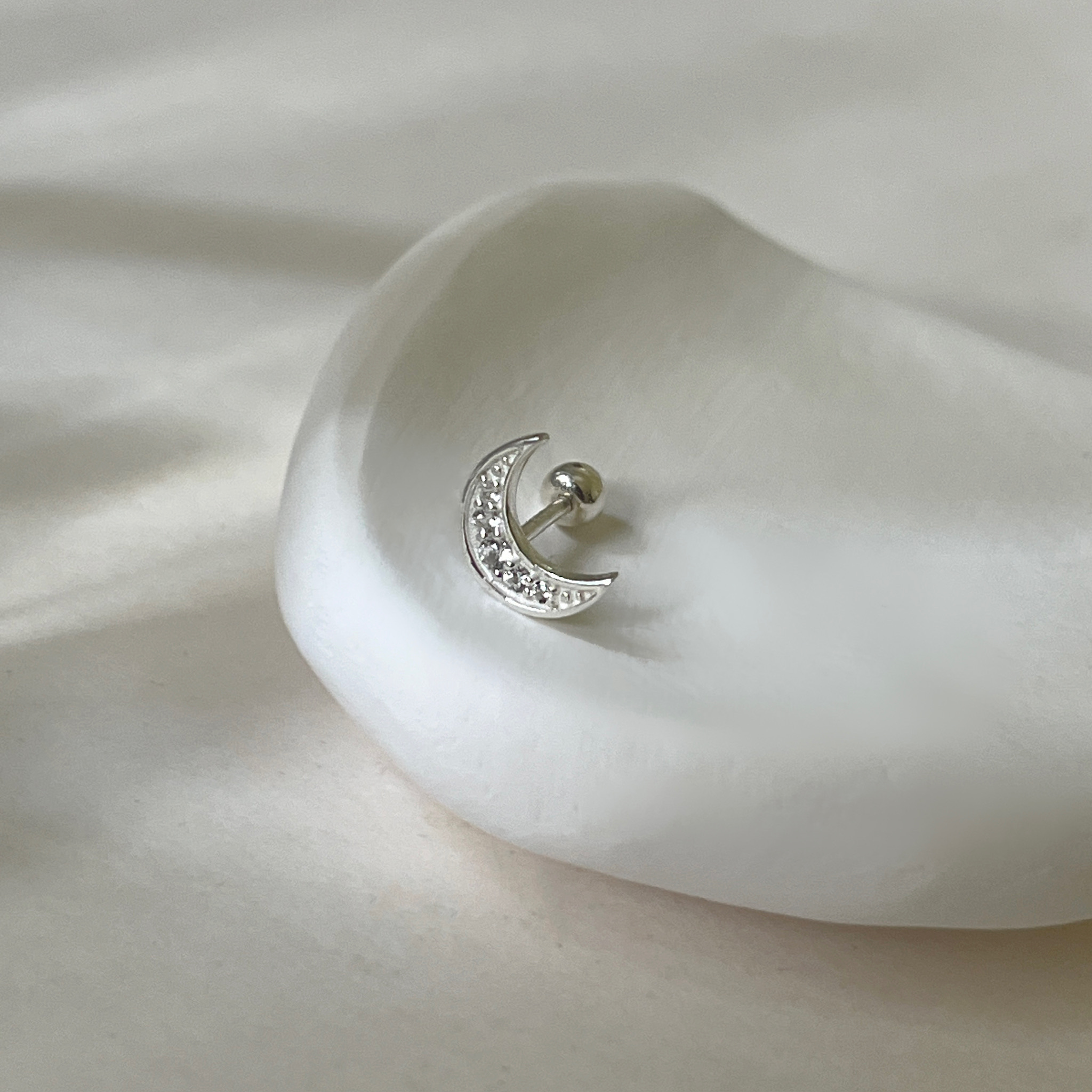 月亮白托帕石轉珠耳環