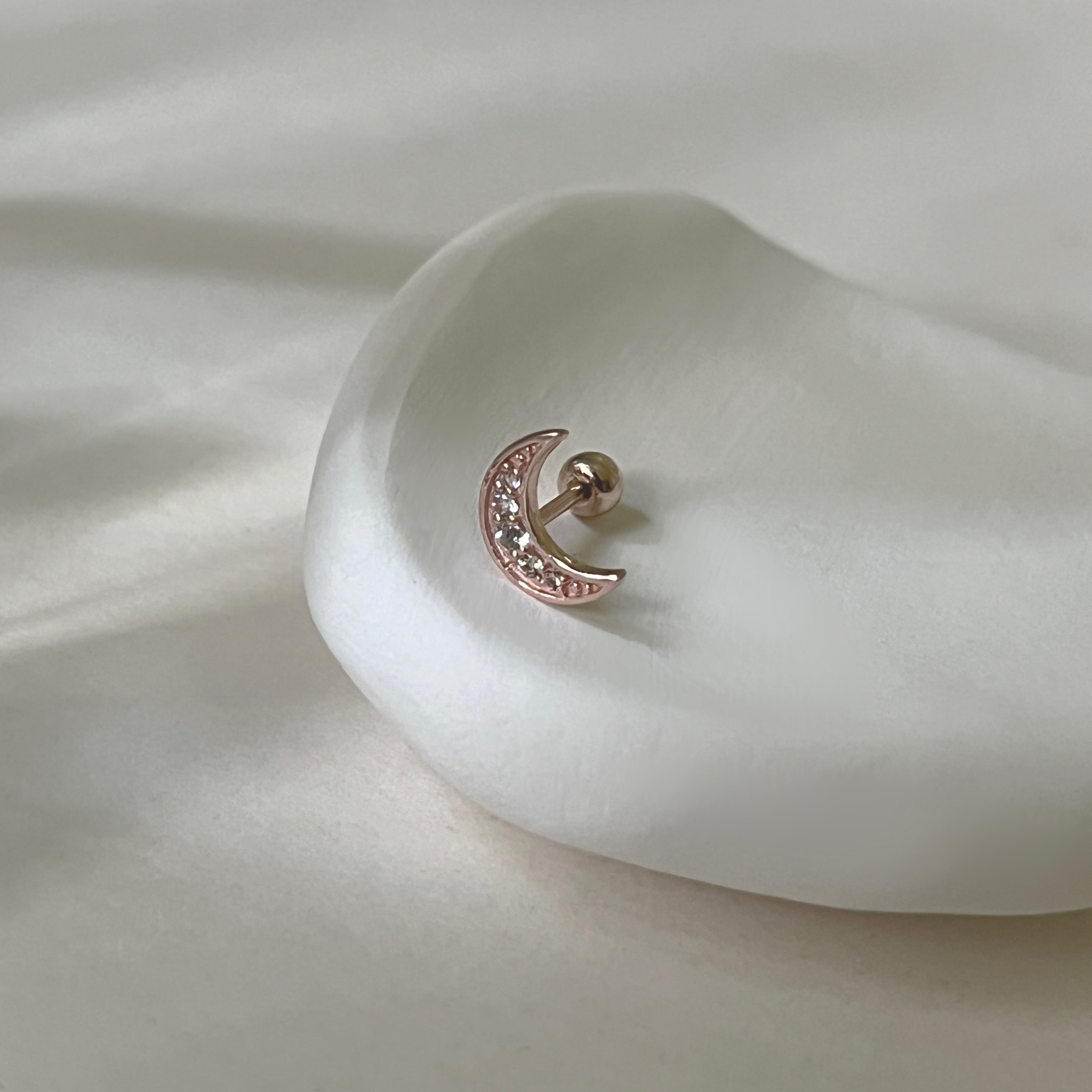 月亮白托帕石轉珠耳環