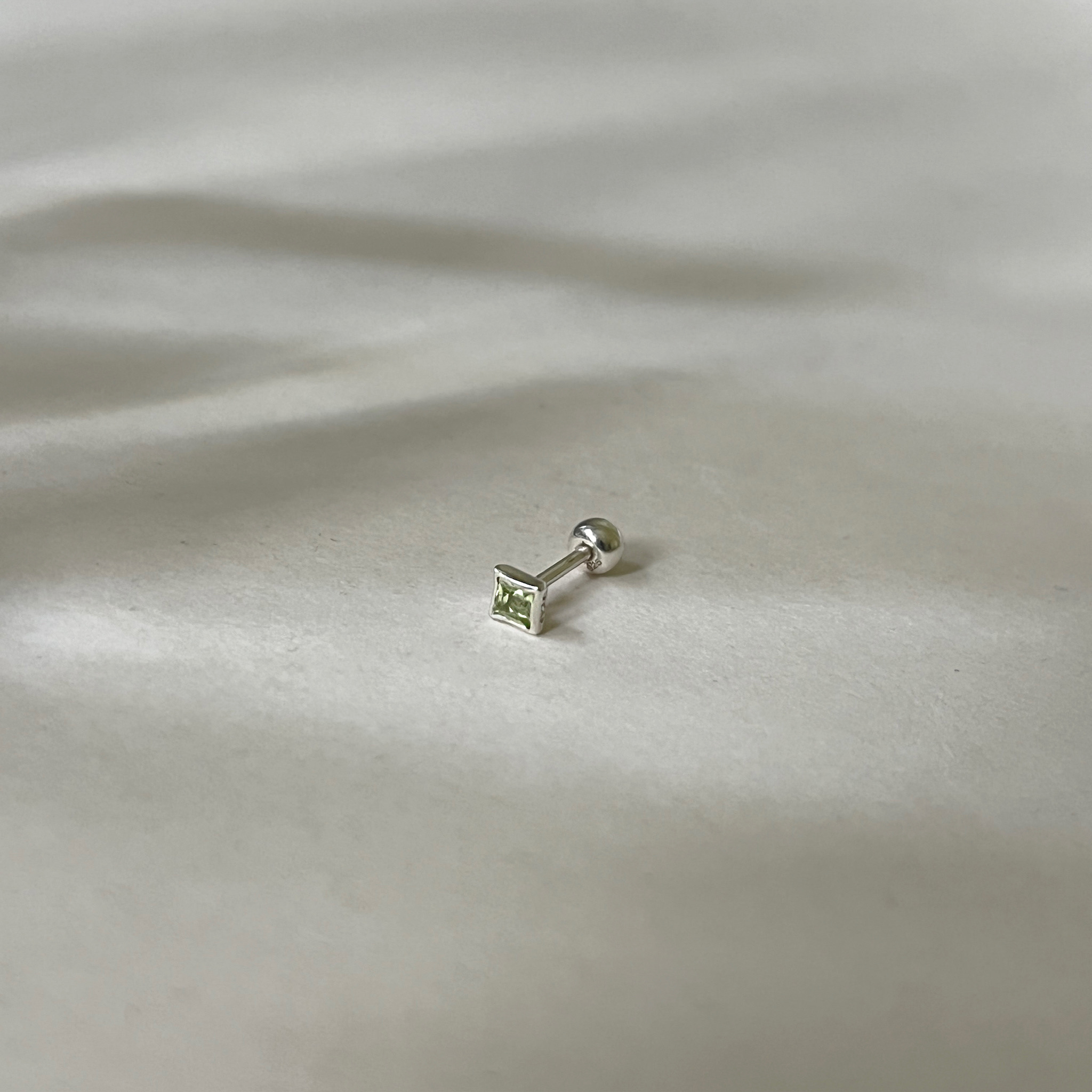 Mini bling橄欖石轉珠耳環