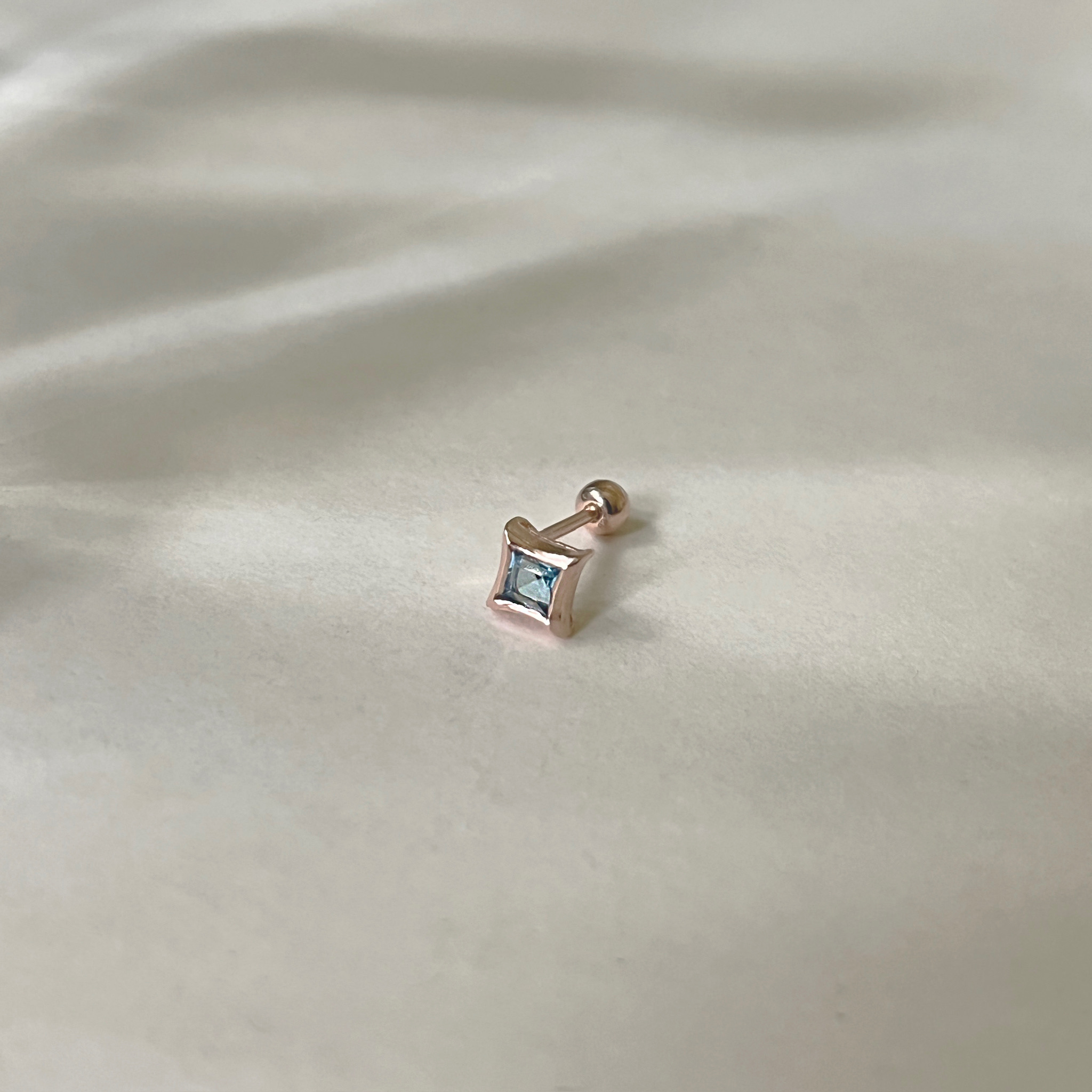 簡約bling瑞士藍托帕石轉珠耳環