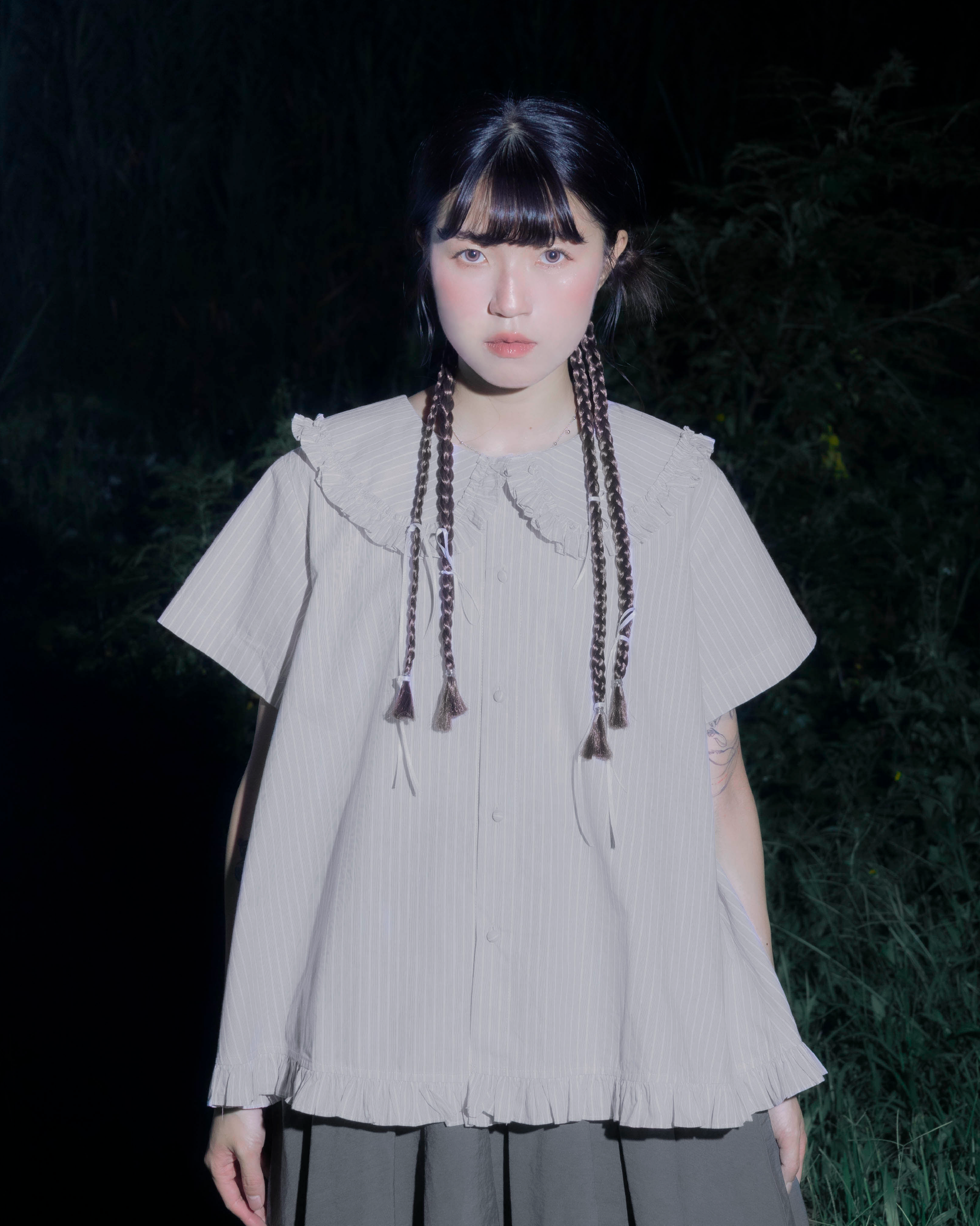 【 Kiki.co made 】ruffle collar two way short sleeve blouse - grey striped