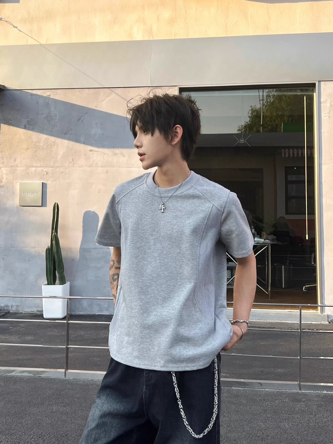 【7月新品 預購】特殊剪裁收腰 寬短上衣 BOXY短袖 顯瘦 2色 GEE-9439