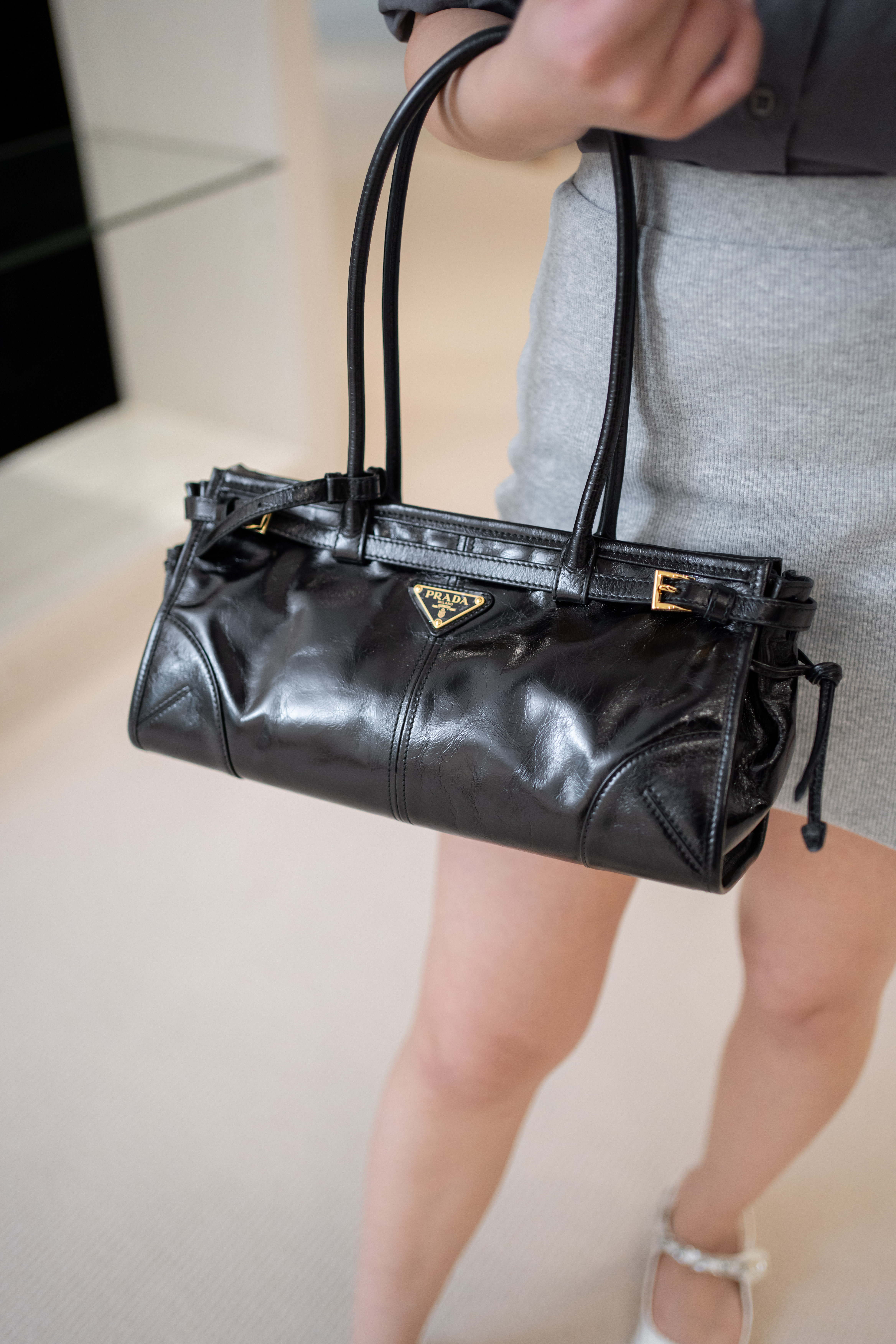 PRADA Soft Lux 中型皮革手袋