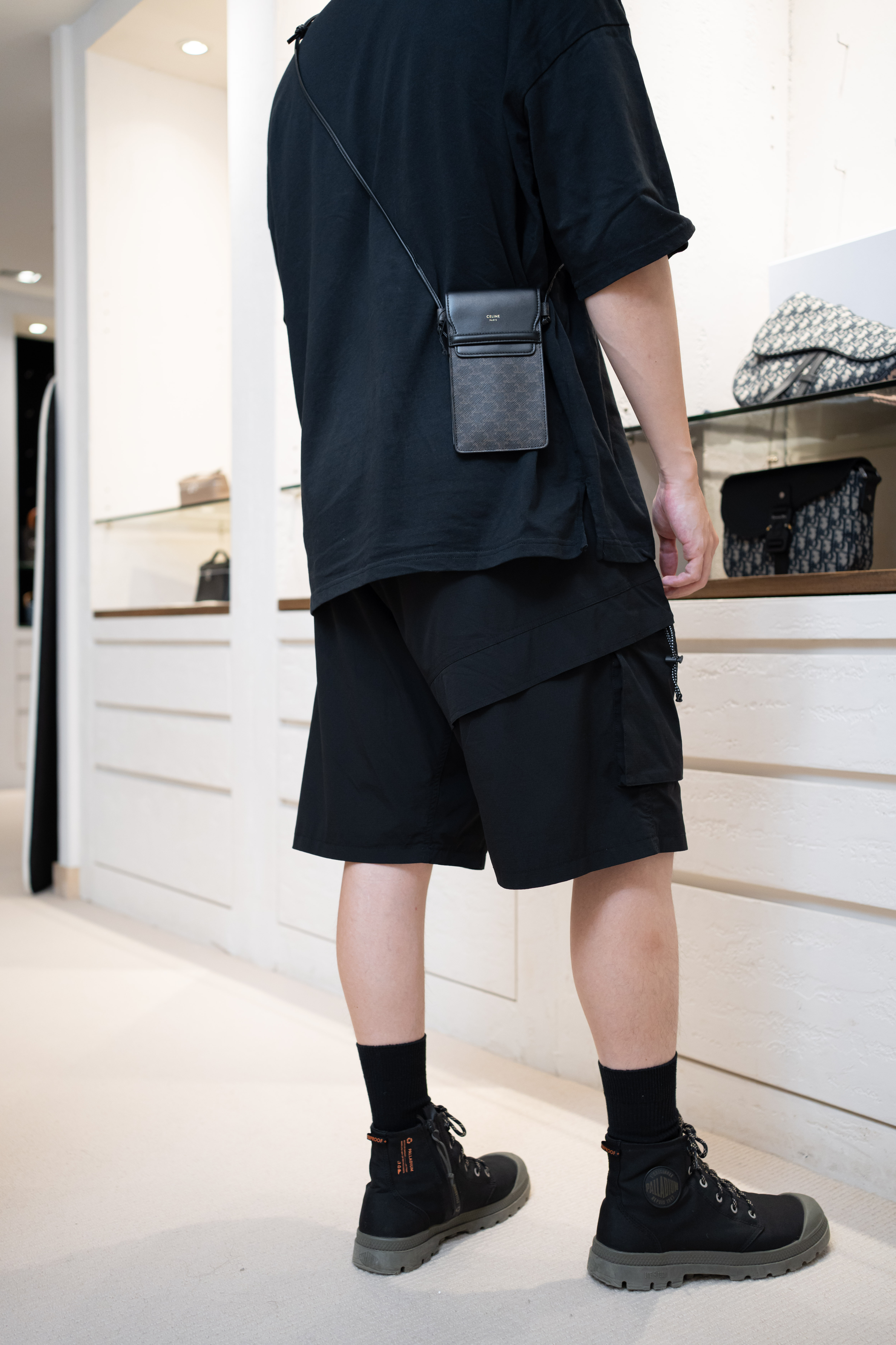 CELINE Triomphe 凱旋門標誌印花手機包 黑色