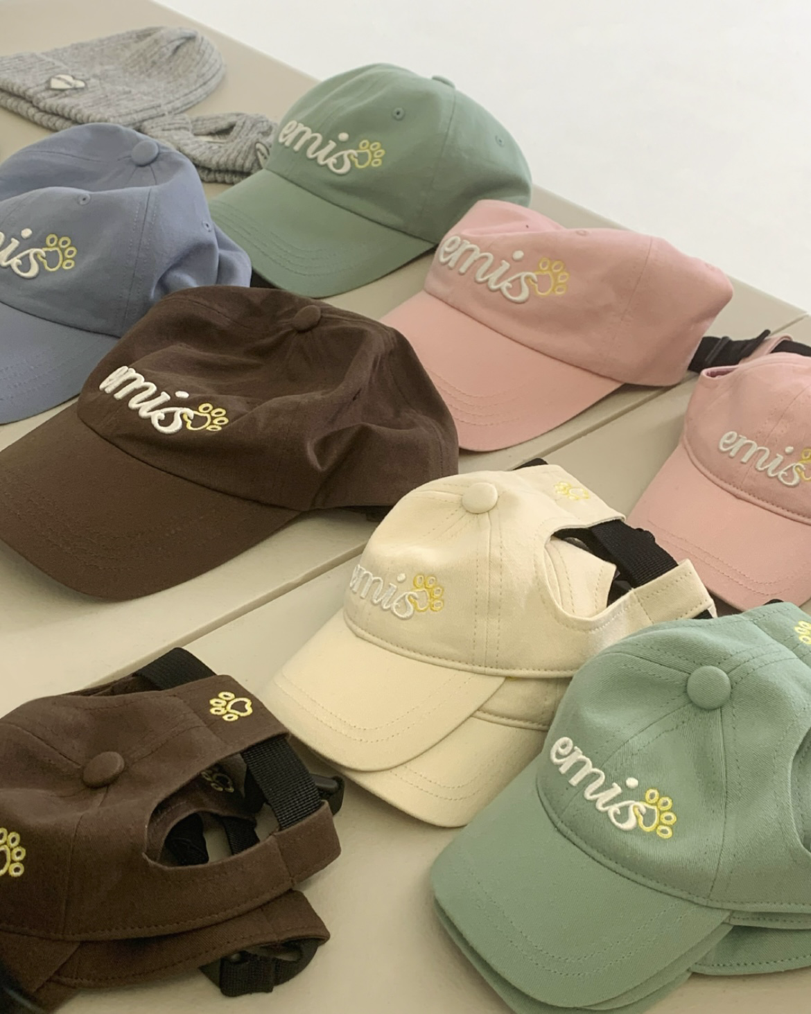 🇰🇷 EMIS LETTERING LOGO BALL CAP 棒球帽 手寫字體 小狗掌印 立體 刺繡 共5色