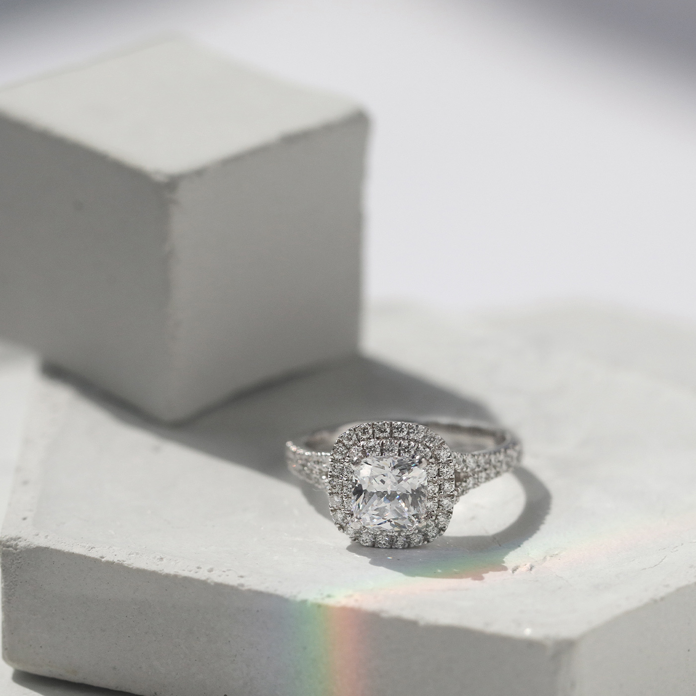 溫柔呢喃 — GIA1克拉枕形鑽戒