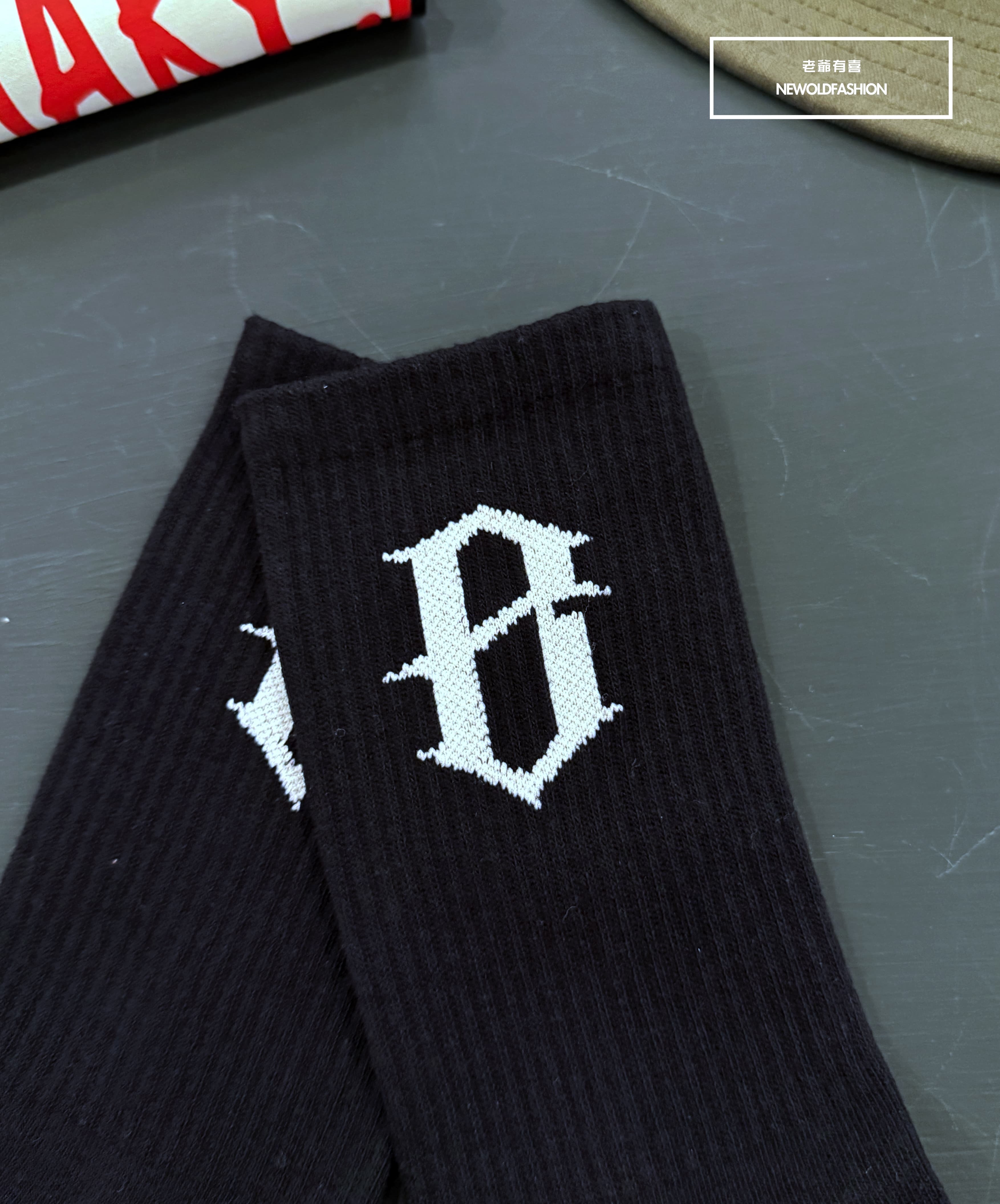 『新品上市』重磅羅馬o高筒襪-黑