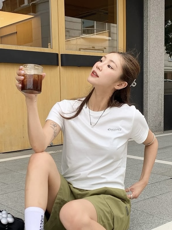 🇰🇷 DISCOVERY 修身 短版 短T 短袖 吸濕排汗 女款 高允貞 邊佑錫代言品牌 / 預購