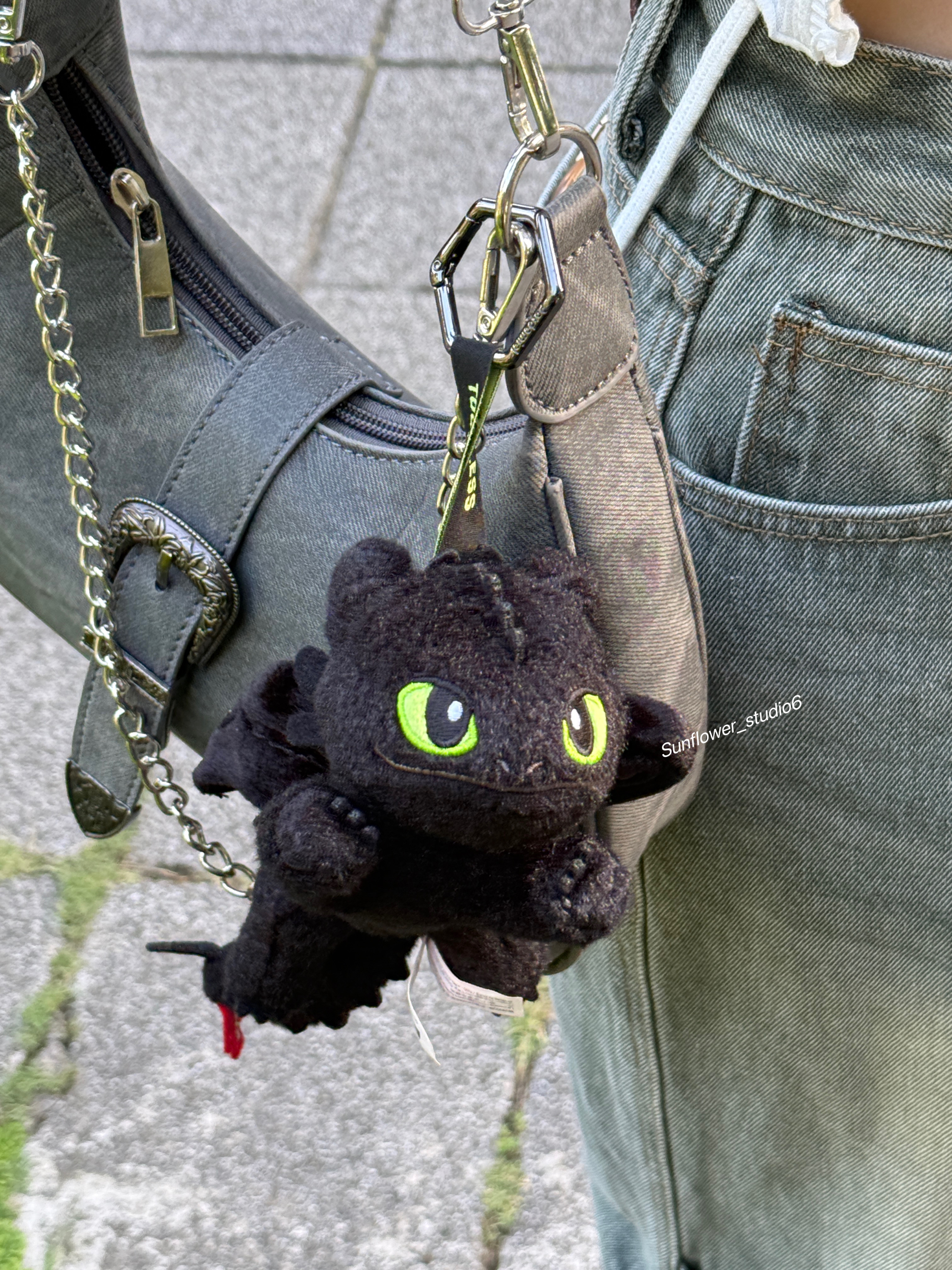 馴龍高手 環球正版授權 夜煞 沒牙仔 毛絨鑰匙圈 吊飾(任買兩件7-11免運)/預購