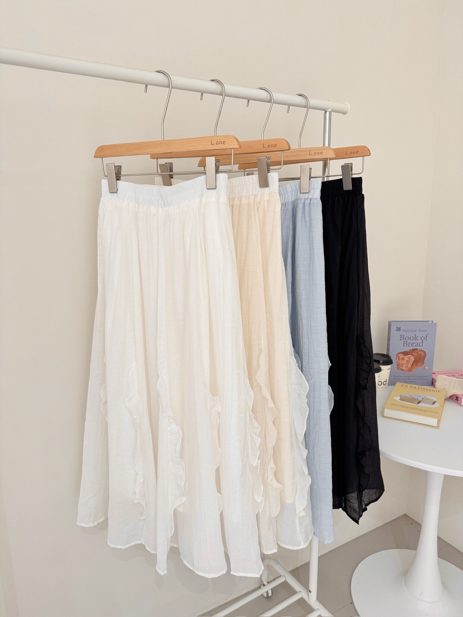 飄逸荷葉邊長裙