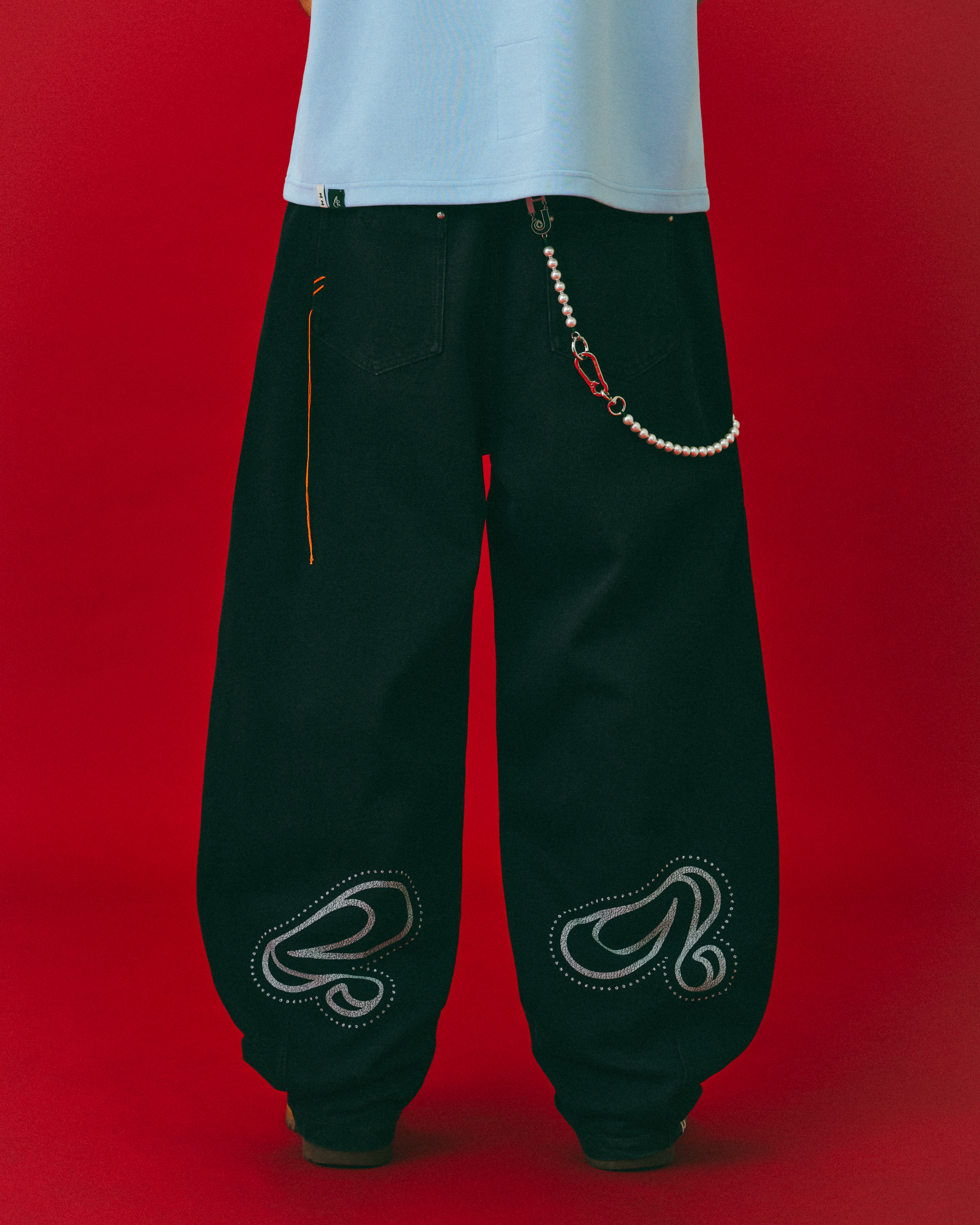 A.J. CRACKED BAGGY JEANS - BLACK