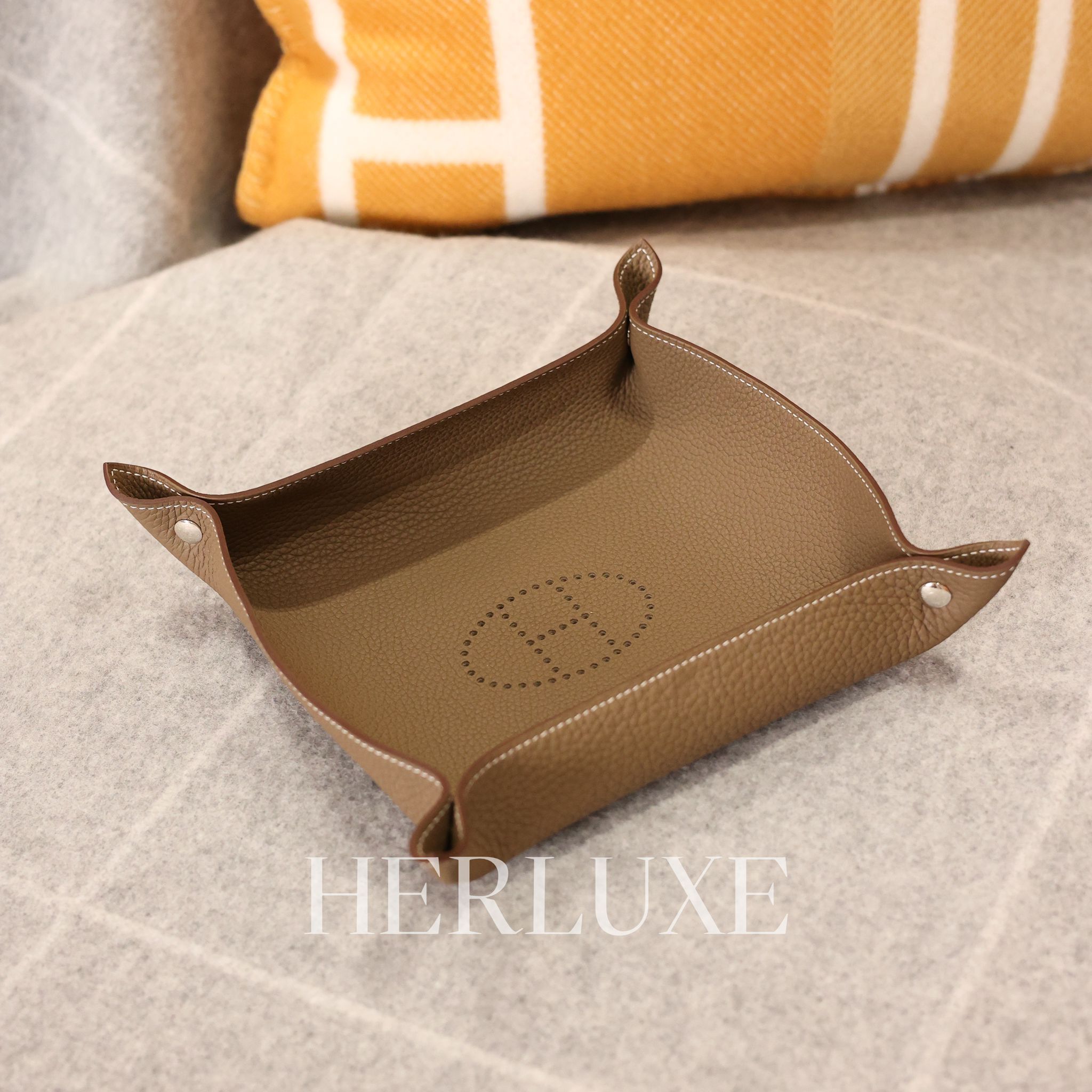 Mises et relances h evelyne change tray&nbsp;25x25cm