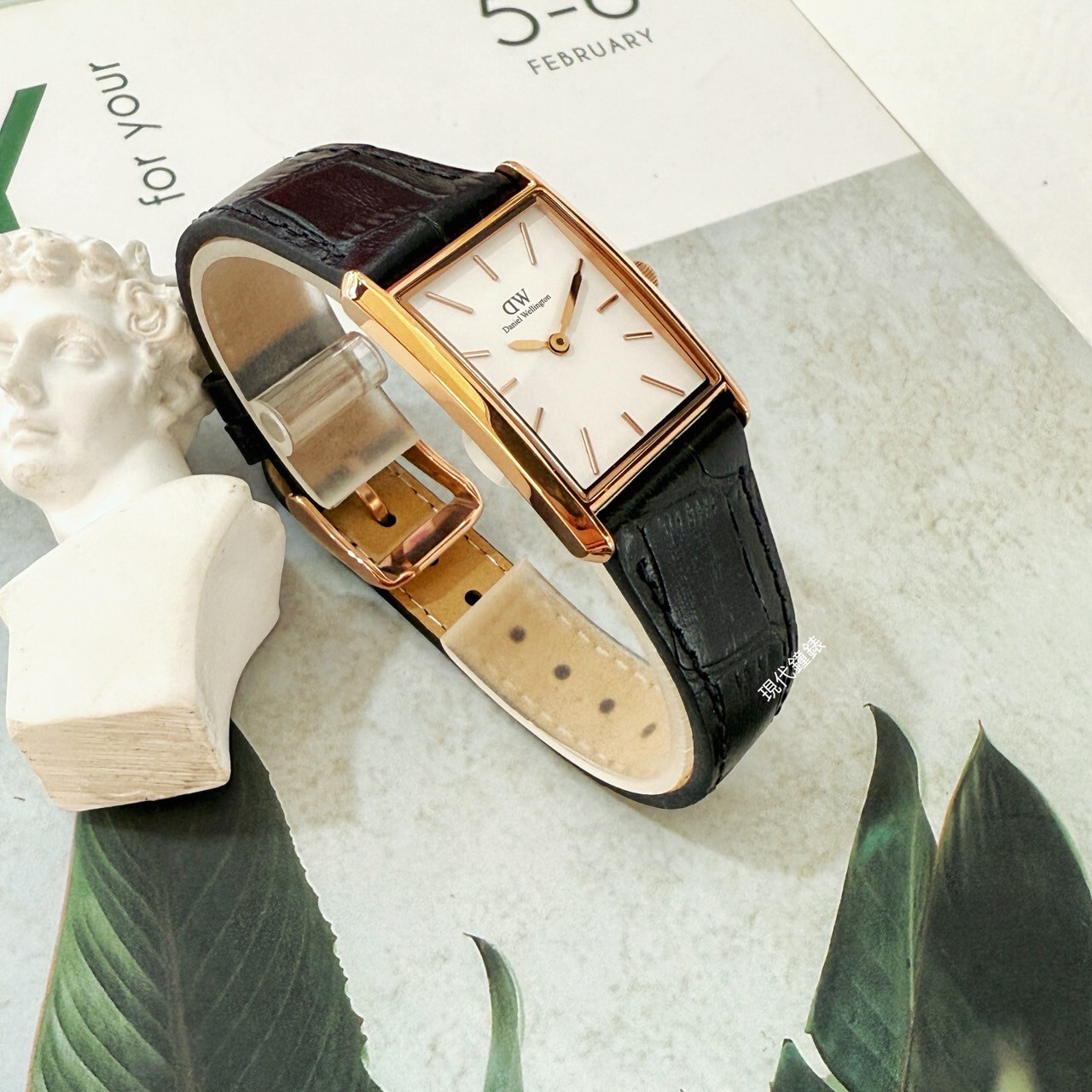 【DW Daniel Wellington】BOUND系列 黑色鱷魚紋皮革錶 DW00100693 22mm 現代鐘錶