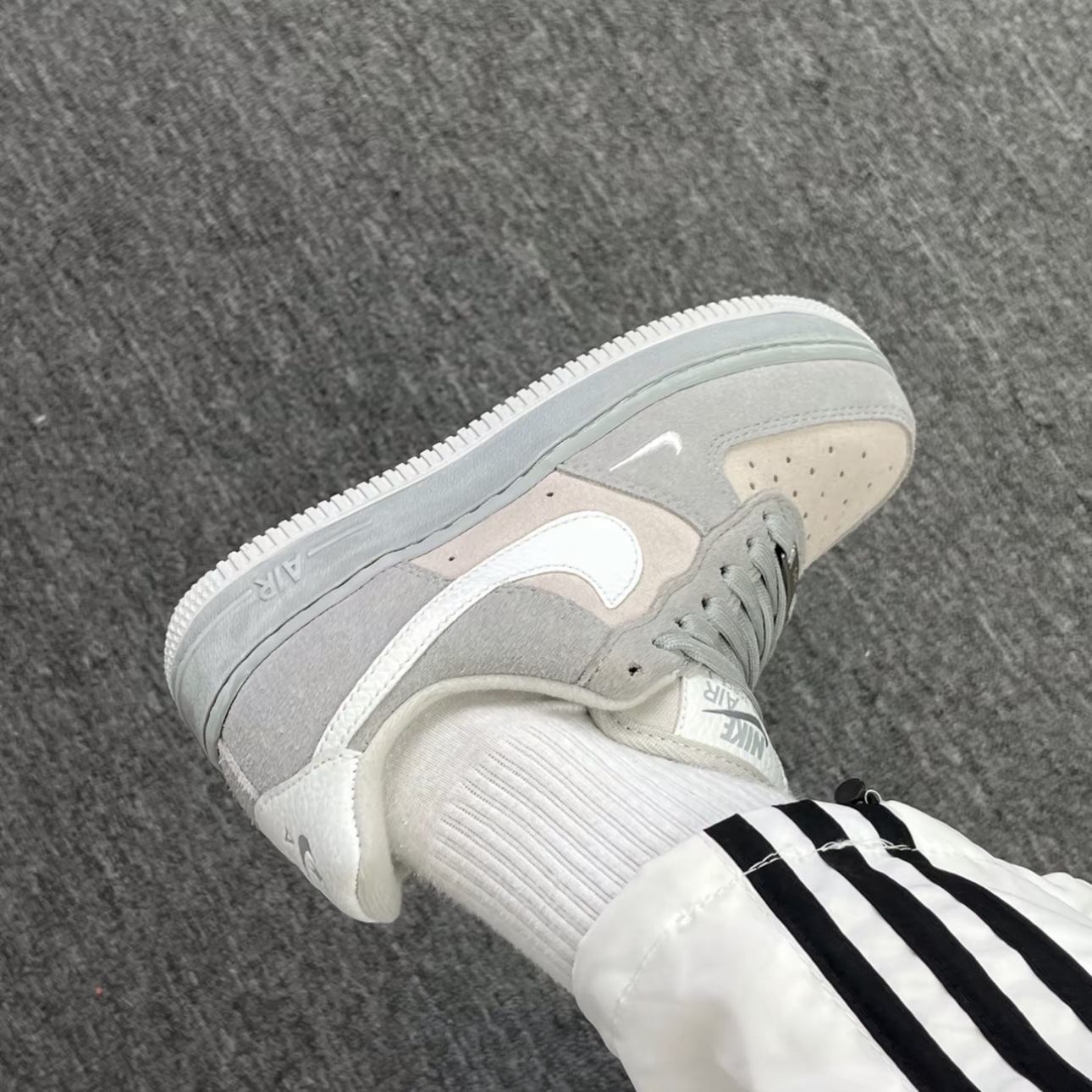 NIKE AIR FORCE 1 LOW 白灰 拼接 麂皮 低筒 休閒鞋 女鞋 HV3876-077