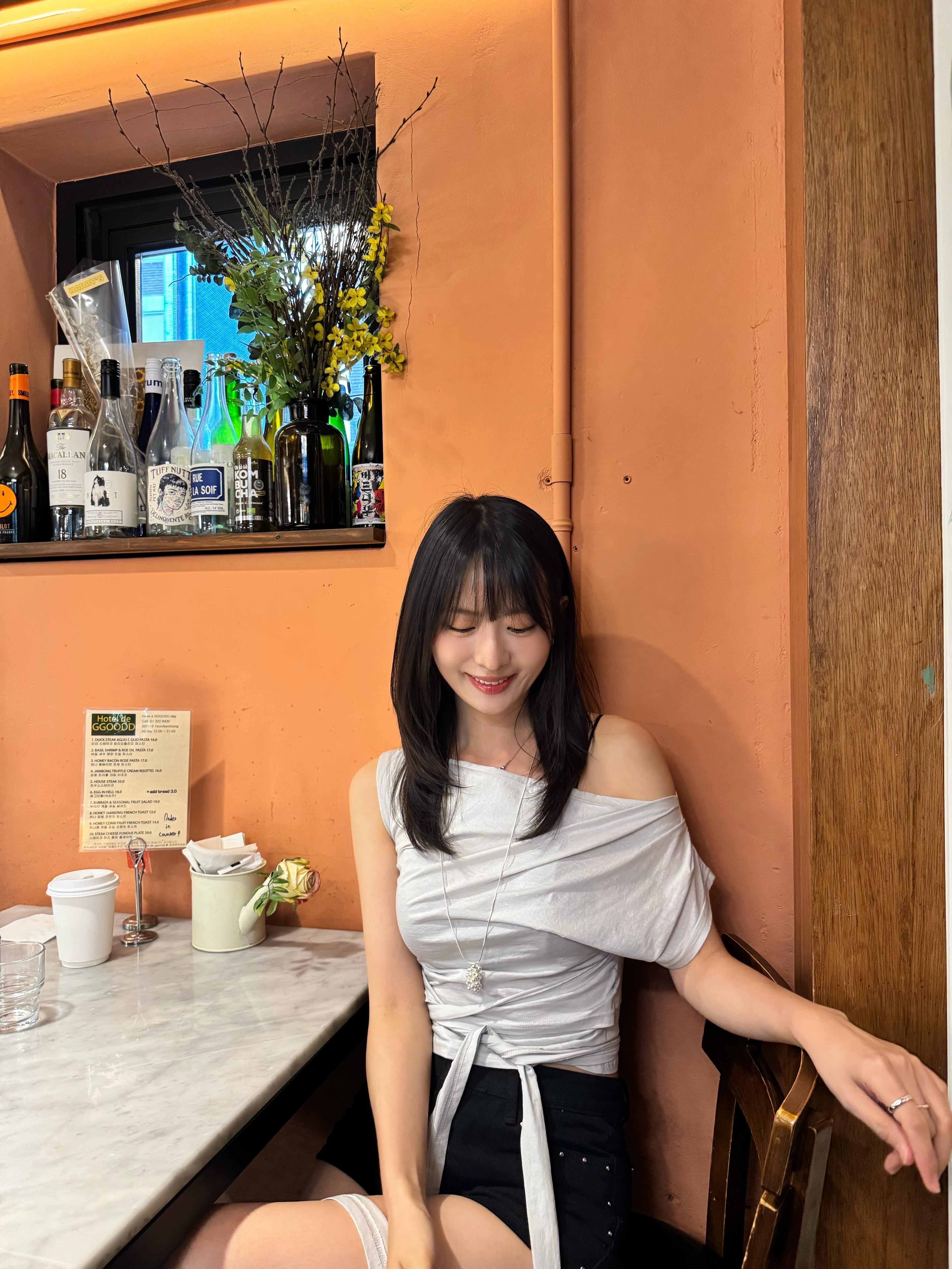 (現貨) 個性綁帶露膊薄上衣 T7205 (白/淺灰)