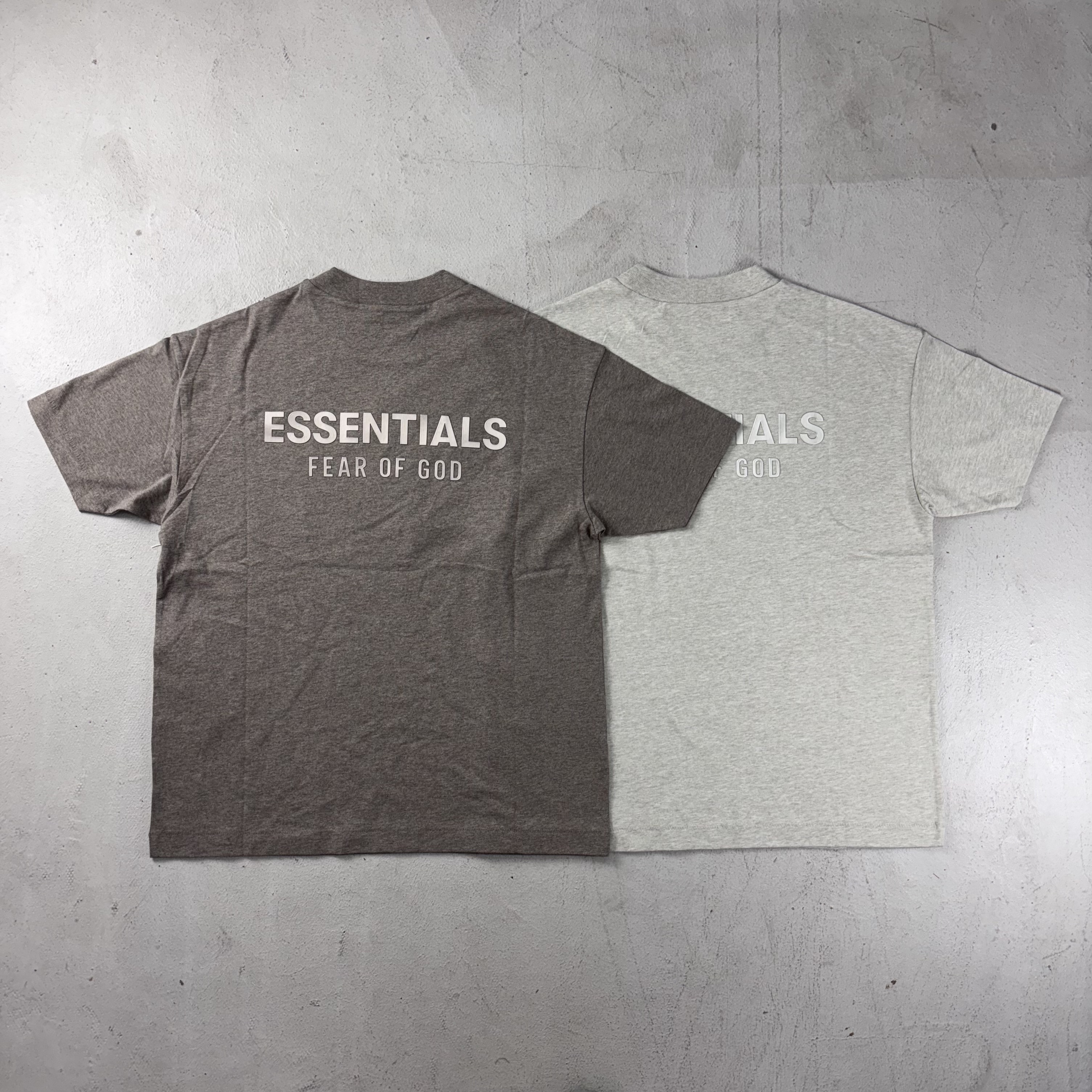 Essentials 金屬質感logo短袖 深灰/淺灰/卡其