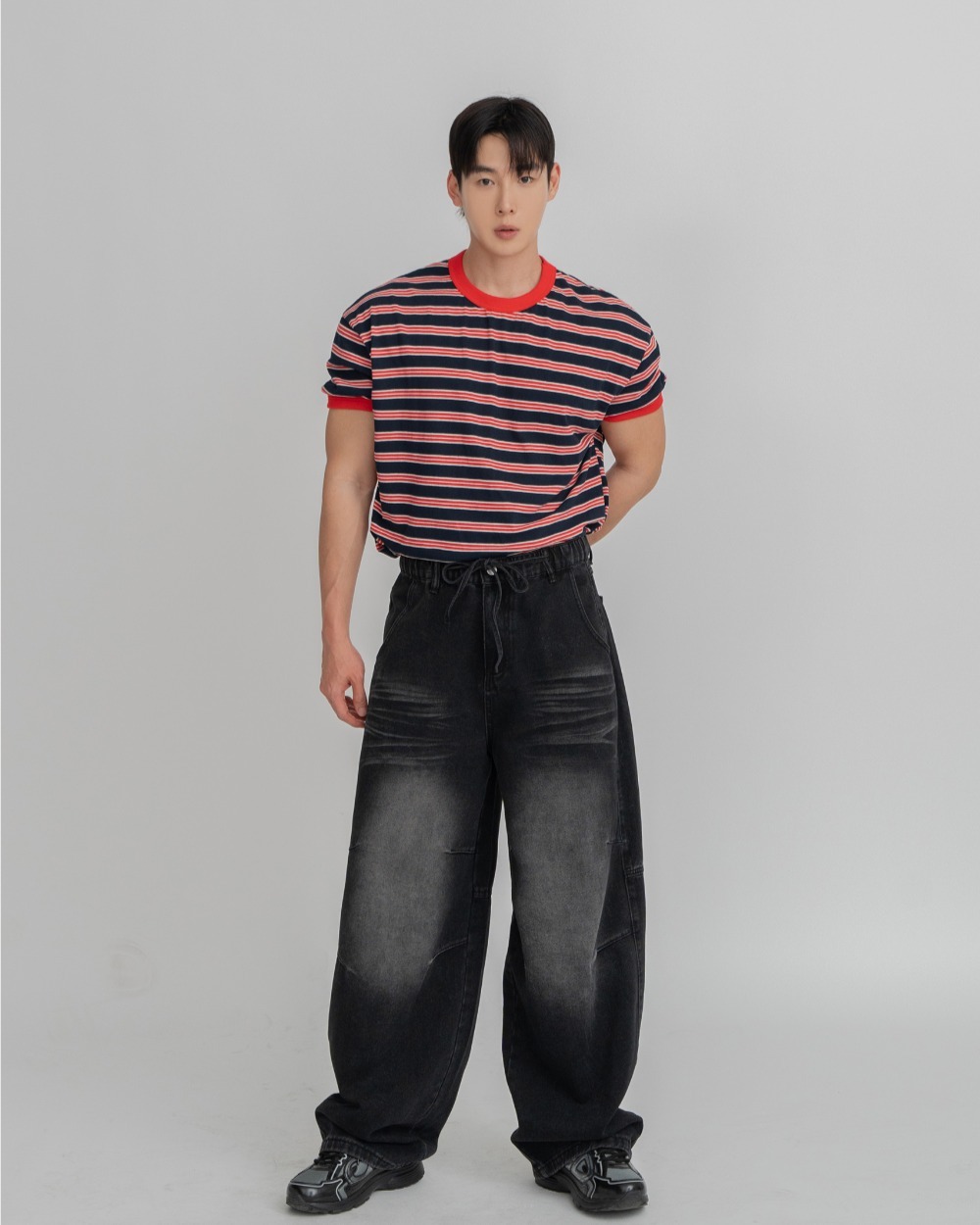 按扣褶皺寬管牛仔褲