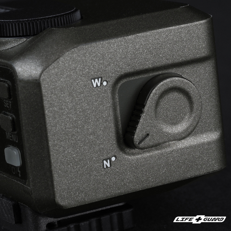 Godox iT30 Pro 專機專屬閃光燈貼膜特寫，LIFE+GUARD 設計風格