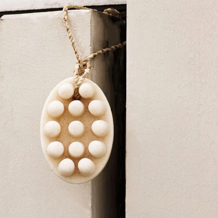 泰國 ｜Breezy 天然磨砂按摩香皂