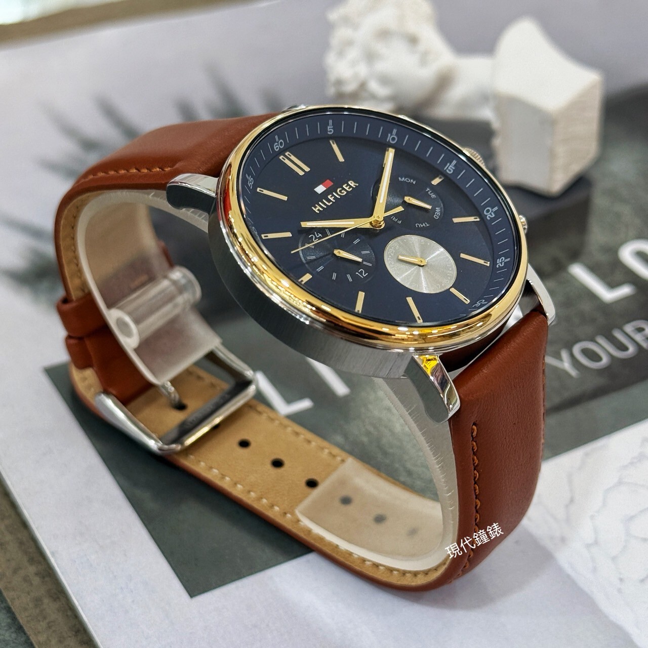 【Tommy Hilfiger】藍帶雅痞風格三眼腕錶1710703 44mm 現代鐘錶