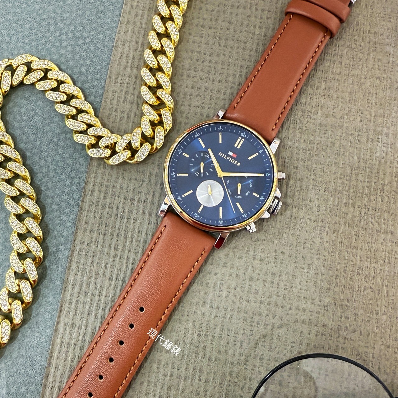 【Tommy Hilfiger】藍帶雅痞風格三眼腕錶1710703 44mm 現代鐘錶